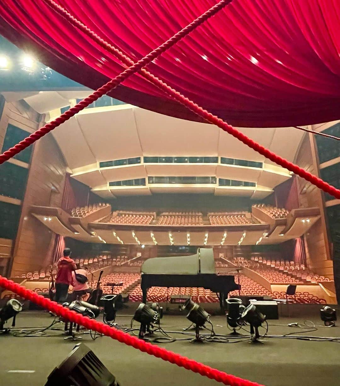 塩谷哲のインスタグラム：「今日は#山崎まさよし と2人で大阪です。 『YAMAZAKI MASAYOSHI ”ONE KNIGHT STAND TOUR 2023”』 どこまでも自由に心のままにお届けします♬」