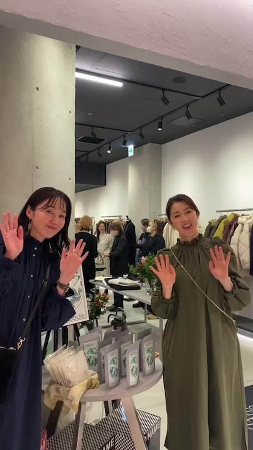 芦田桂子のインスタグラム：「ラグジュアリーよもぎティー いよいよ発売です！  これからレセプションパーティー始まります🩷」