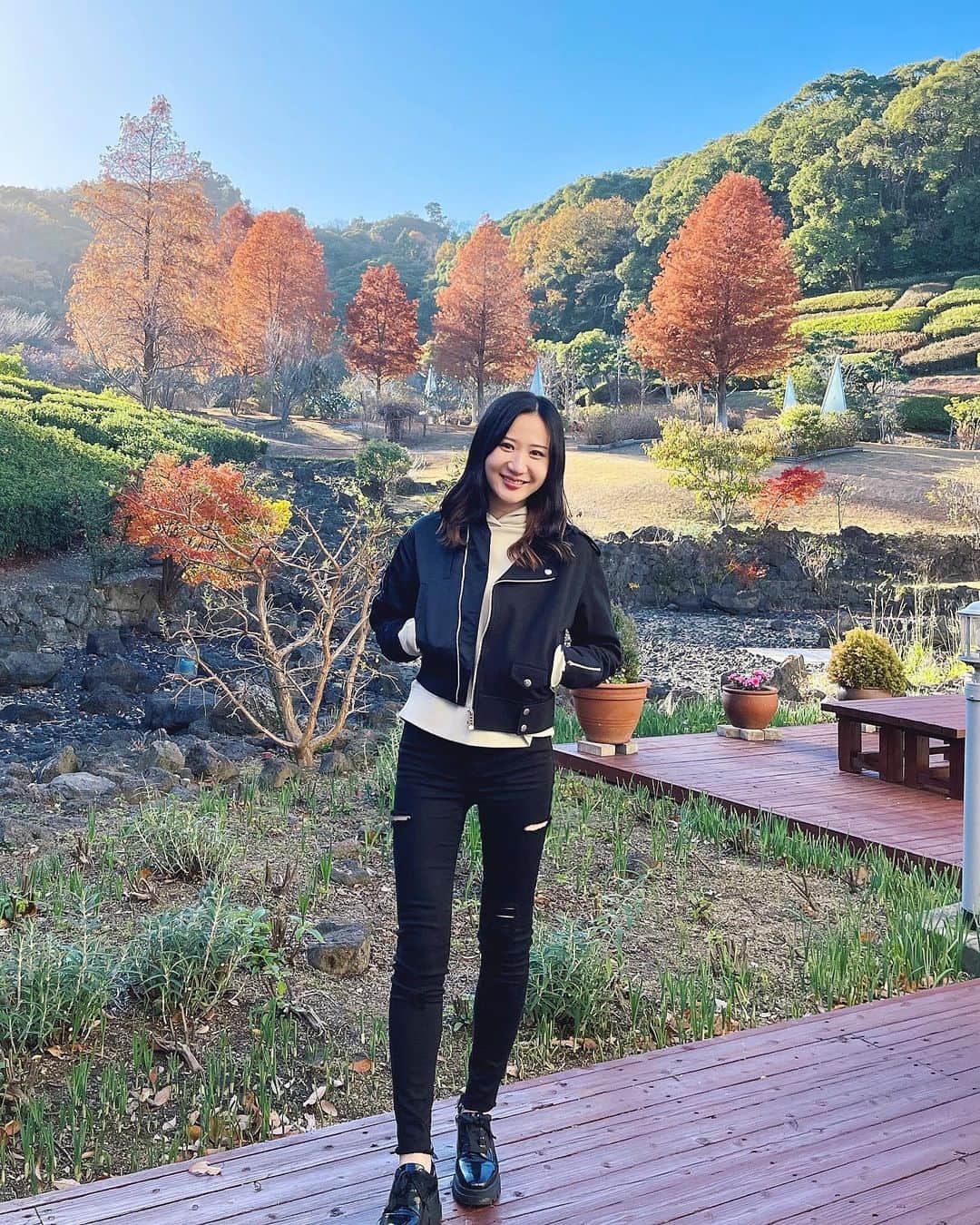 猪居亜美のインスタグラム：「生徒さんから、兄妹で早めの誕生日のお祝いをして頂きました🍁  この一年も本当にありがとうございました！  お昼から飲むビール、最高すぎる🍺」