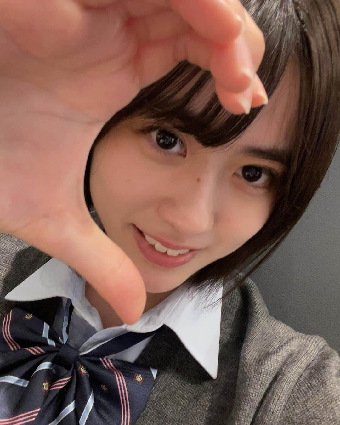 冨波心のインスタグラム：「みなさん最近は何してますか~？  #冨波心 #スターダストプロモーション #高校生 #高校1年生 #女子高校生 #jk #jk1 #fjk #07 #16 #16yrs #kokoro #kokorotoba #japan #japanesegirl #制服」