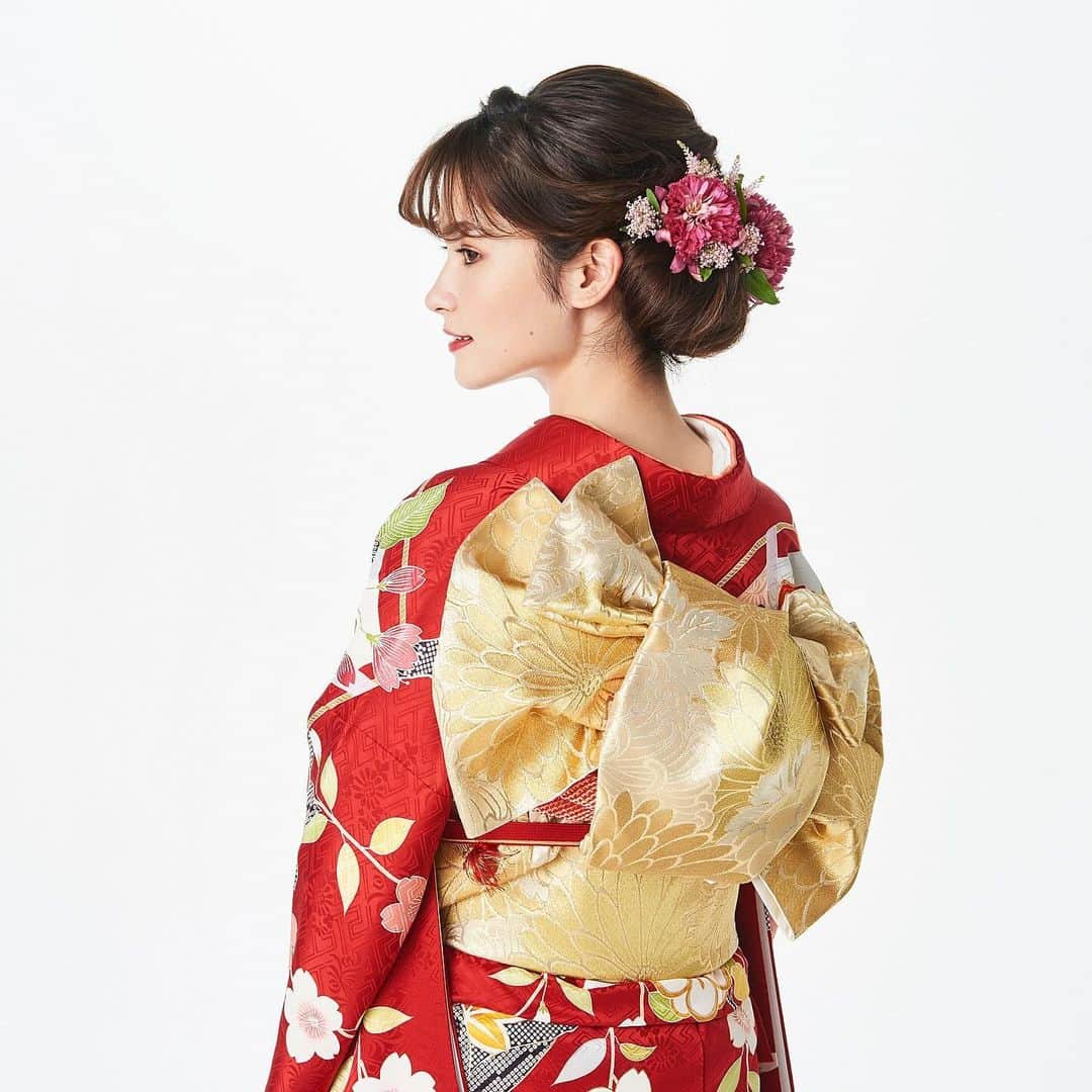 ハツコ エンドウのインスタグラム：「＊  Hatsuko Endo Weddings Kimono_振袖  ハツコ エンドウ ウェディングス銀座 03-3561-3301（きもの）  Hair&Makeup：Hatsuko Endo @hatsukoendo_sakata  @hatsukoendo_hairmakeup   Dressing：Hatsuko Endo  #hatsukoendo  #hatsukoendoweddings #hatsukoendobeauty #beauty #hair #makeup #kimono #accessories  #traditional  #japanese #photo #ハツコエンドウ #ハツコエンドウウェディングス #きもの #和装 #振袖 #ビューティー #ヘアメイク #洋髪 #ヘアード #生花 #コーデ #撮影  #列席 #成人式 #美容室」