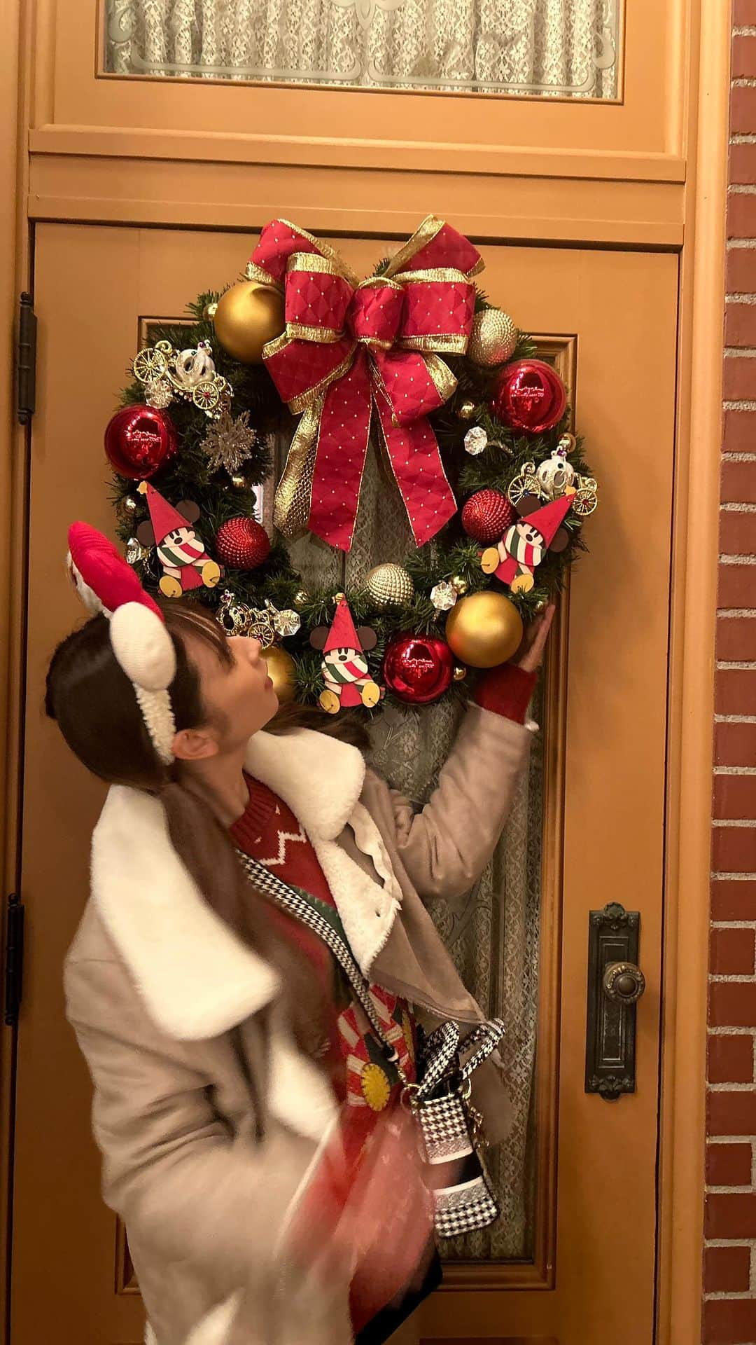 ま い ち ☺︎のインスタグラム：「🎄❤️‍🔥✨ㅤㅤㅤㅤㅤㅤㅤㅤㅤㅤㅤㅤㅤ ㅤㅤㅤㅤㅤㅤㅤㅤㅤㅤㅤㅤㅤ 　#disney 🐭❗️ㅤㅤㅤㅤㅤㅤㅤㅤㅤㅤㅤㅤㅤ ㅤㅤㅤㅤㅤㅤㅤㅤㅤㅤㅤㅤㅤ ㅤㅤㅤㅤㅤㅤㅤㅤㅤㅤㅤㅤㅤ 2023年ディズニー納め🎶ㅤㅤㅤㅤㅤㅤㅤㅤㅤㅤㅤㅤㅤ 　ㅤㅤㅤㅤㅤㅤㅤㅤㅤㅤㅤㅤㅤ」