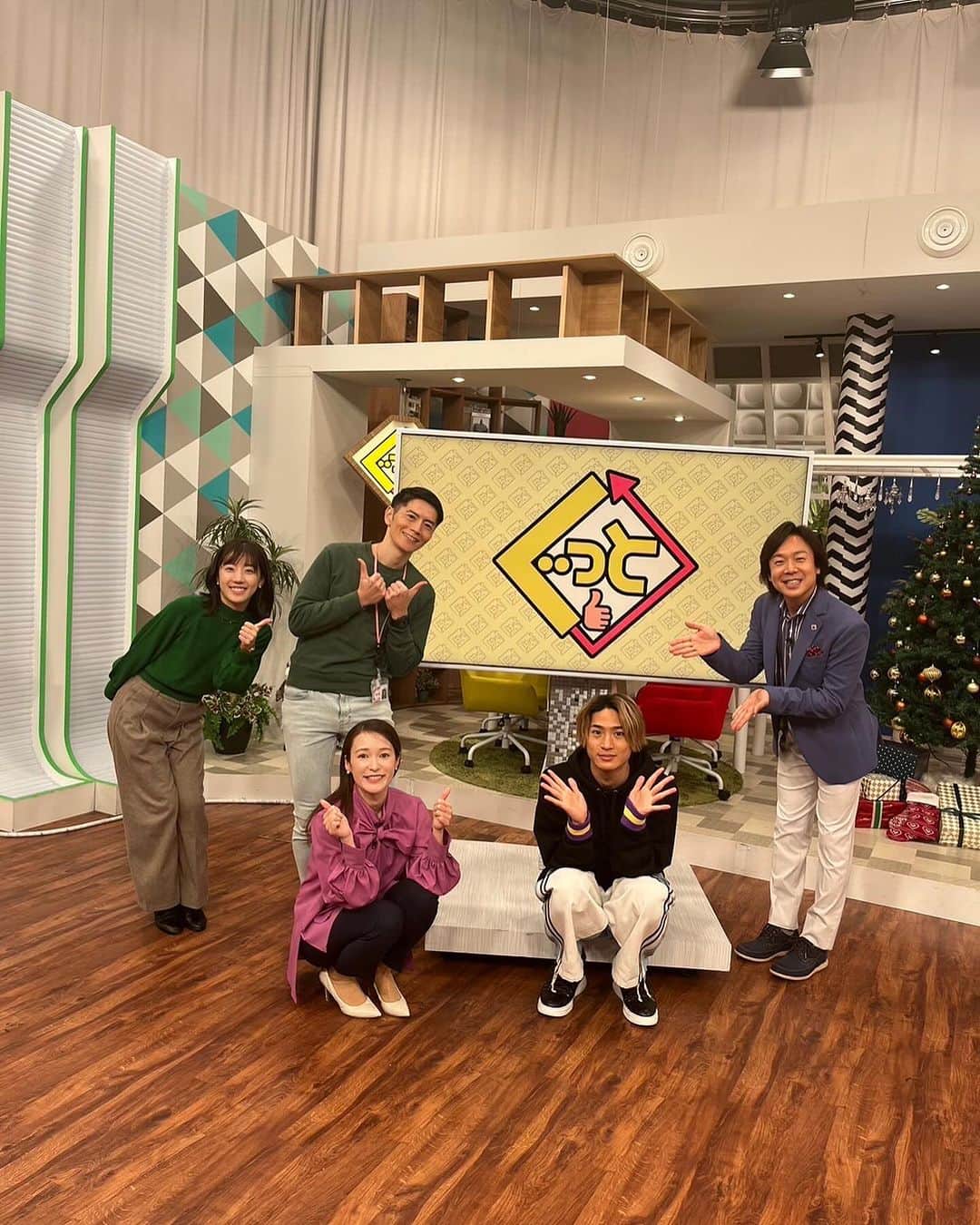 佐藤弘道さんのインスタグラム写真 - (佐藤弘道Instagram)「毎週金曜日は中京テレビ「ぐっと」10時25分からの生放送！ 今朝の富士山はあまり雪をかぶっていませんでした。 暖冬なのかなぁ！？ 今週は一ヶ月半ぶりくらいに平野泰新君が舞台から帰って来ましたぁ〜(^^) おかえり〜！ さらに今日は、生放送終了後に客員教授を務めさせていただいている大垣女子短期大学へ！ 今日もたくさんの学びがありました♡」12月8日 17時24分 - satouhiromichi023