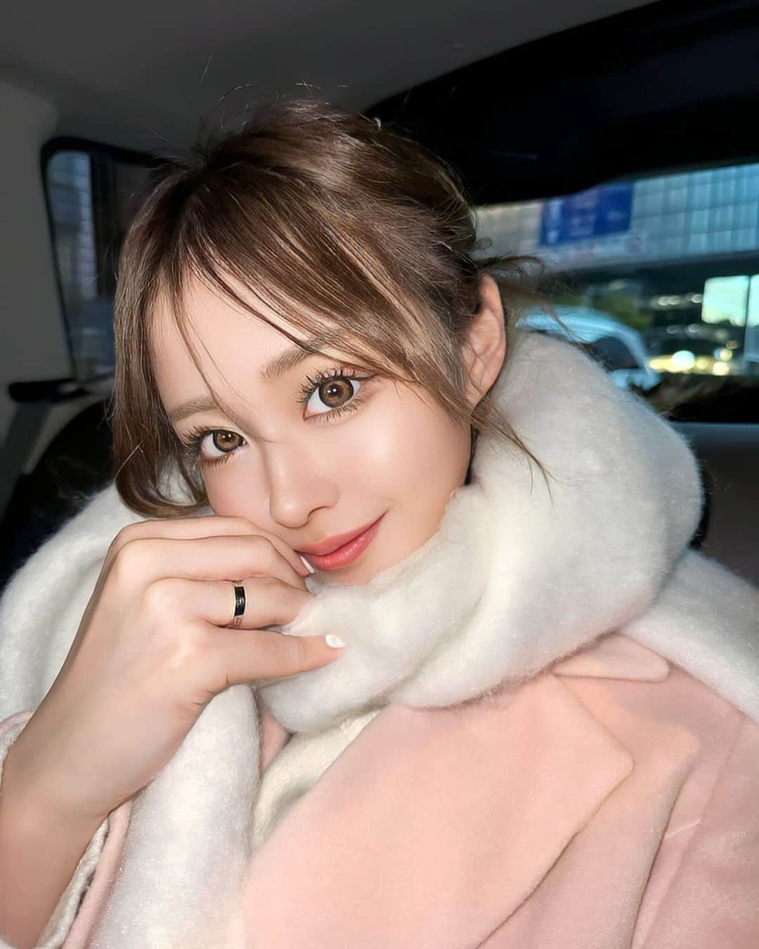 雨宮由乙花のインスタグラム：「ままから貰ったマフラー🧣♡  投稿すぐ消しちゃうかももももも🍑」