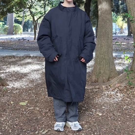 TheSunGoesDownのインスタグラム：「12/9（土）12:00 on sale "instore" 12/10（日）21:00 on sale at "'onlinestore"  tsgd mods coat   税込24980円  コットンナイロン生地、スタンドカラー仕様のtsgd modscoat。  US ARMY のM-65 フィッシュテールコートをベースにゆったりとしたオーバーサイズなシルエットに。 中綿キルトライナーは単体でも着用しやすいようにベンチレーションをなくしたポケット付き。 ライナーを外せるので夏以外の長いシーズンにご愛用できます。  ※ミリタリーの雰囲気を活かして、ビンテージで使われるような生地を使用しています。 稀に生地に小さな汚れやシミがある場合がありますが「アジ」と捉えていますので、古着にご理解のある方のご購入をおすすめします。  material アウター: コットン70%, ナイロン30%　 ライナー: ポリエステル100%  size free  着用モデル 女性 154cm 男性 175cm」
