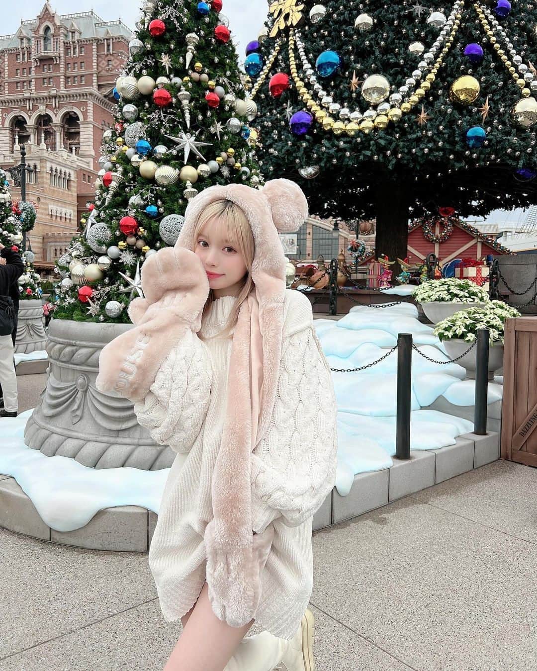 若林萌々のインスタグラム：「ミッキーのマフラーもふもふ🐭🤍🎄」