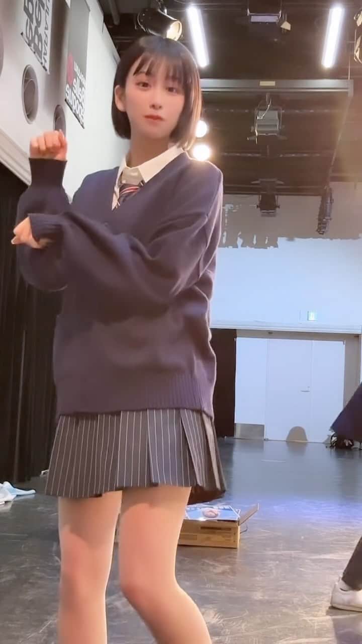 金子みゆのインスタグラム：「映り込んできたんだけど、、、、」