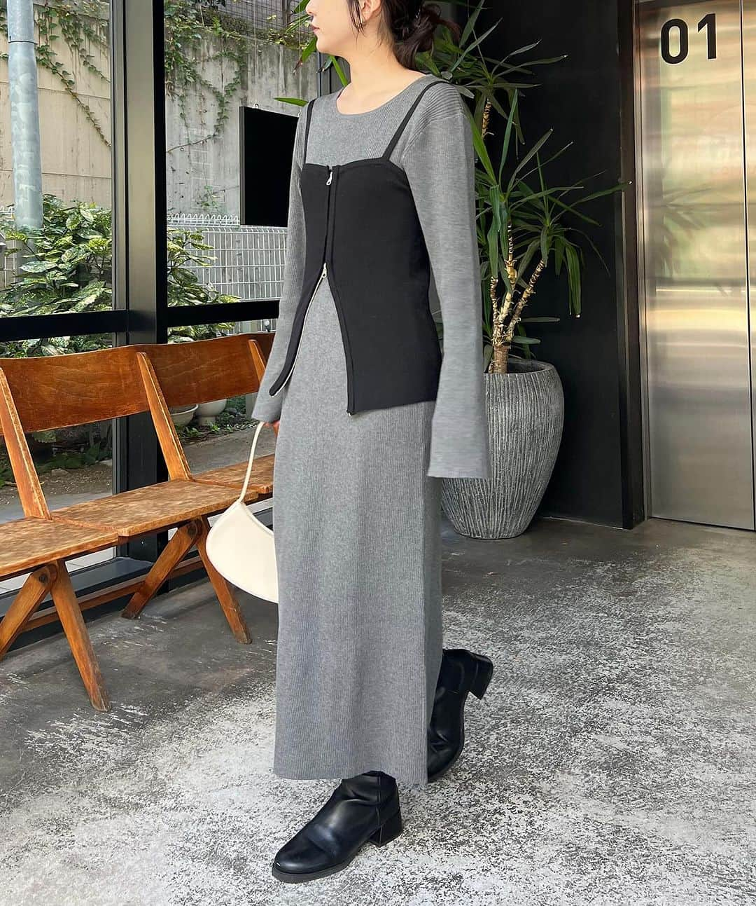 CAPRICIEUX LE'MAGEさんのインスタグラム写真 - (CAPRICIEUX LE'MAGEInstagram)「【new arrival】 ⁡ ⁡ ⁡ ⁡ ⁡ ⁡ ☑︎Wジップビスチェワンピース beige / gray   ⁡ ⁡ ⁡ ⁡ ⁡ トレンドライクなWジップのビスチェと シンプルなIラインシルエットのワンピースが セットになったお得なアイテム！ ⁡ 裾のジップを開け抜け感をプラスして着るのがおすすめ♡ ⁡ ⁡ ⁡ ⁡ ⁡ #capricieuxlemage#カプリシュレマージュ#大人カジュアル#ootd#置き画#シンプルコーデ#きれいめコーデ#きれいめカジュアル#低身長コーデ#高身長コーデ#シンプルコーデ#淡色#ベージュコーデ#淡色コーデ#淡色女子#大人カジュアル#カジュアルコーデ#ワンピース #iラインワンピース #ビスチェ #ビスチェコーデ」12月8日 17時58分 - capricieux_lemage