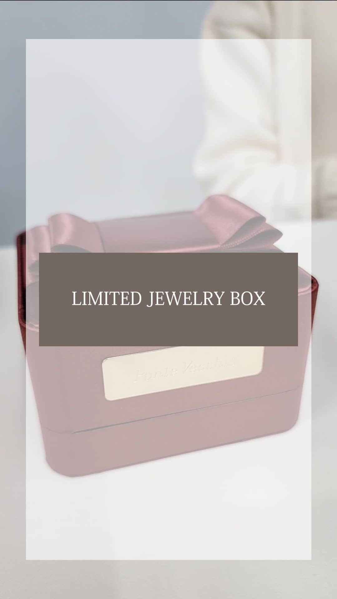 pontevecchioのインスタグラム：「ジュエリーご購入者限定でお求めいただける「LIMITED JEWELRY BOX」をご紹介。 ． 価格 : 2,530円（税込） ※数量限定 ． #ポンテヴェキオ #ジュエリーボックス #ジュエリーケース #ジュエリー #ジュエリー収納 #クリスマスプレゼント #プレゼントにおすすめ #アクセサリーボックス #アクセサリーケース #アクセサリー収納」