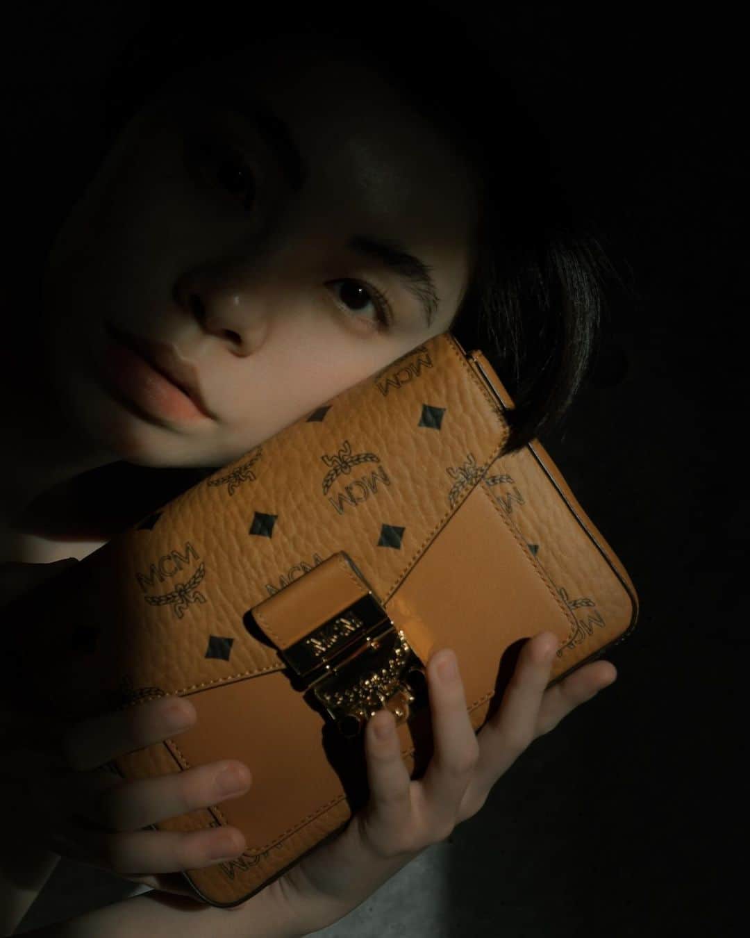るうこのインスタグラム：「@mcmjapan  JOTARO SAITO × MCM 1 LAUNCH PARTY に参加させて頂きました🖤  コラボアイテムも羽織ってみたよ🕊️ 和✖︎MCM 素敵 袖裏がMCMに総柄になっていて より可愛かったな  #MCM #JOTAROSAITOXMCM #PR」