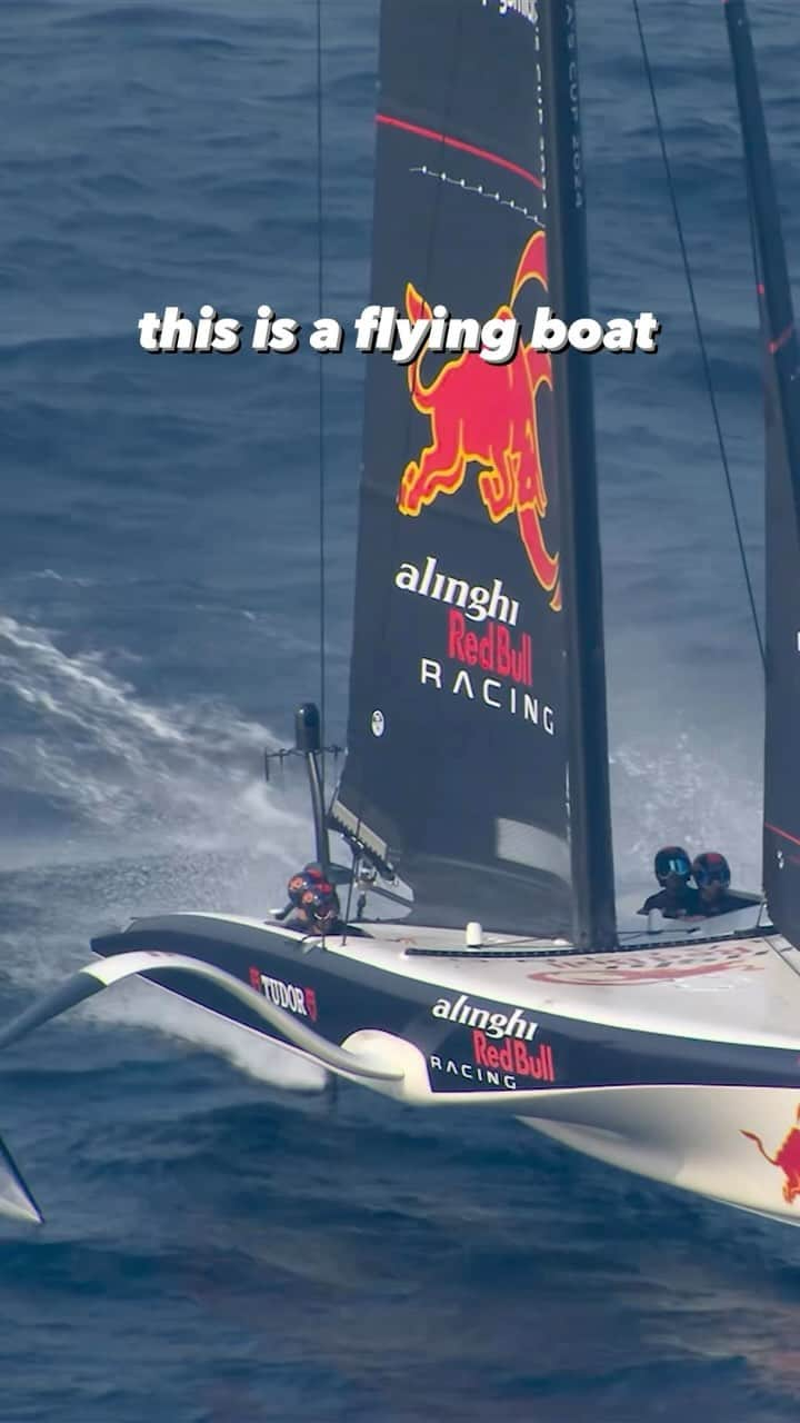 レッドブルのインスタグラム：「it’s not all plain sailing 😮‍💨  #redbull #givesyouwiiings #alinghiredbullracing #sailing #race」