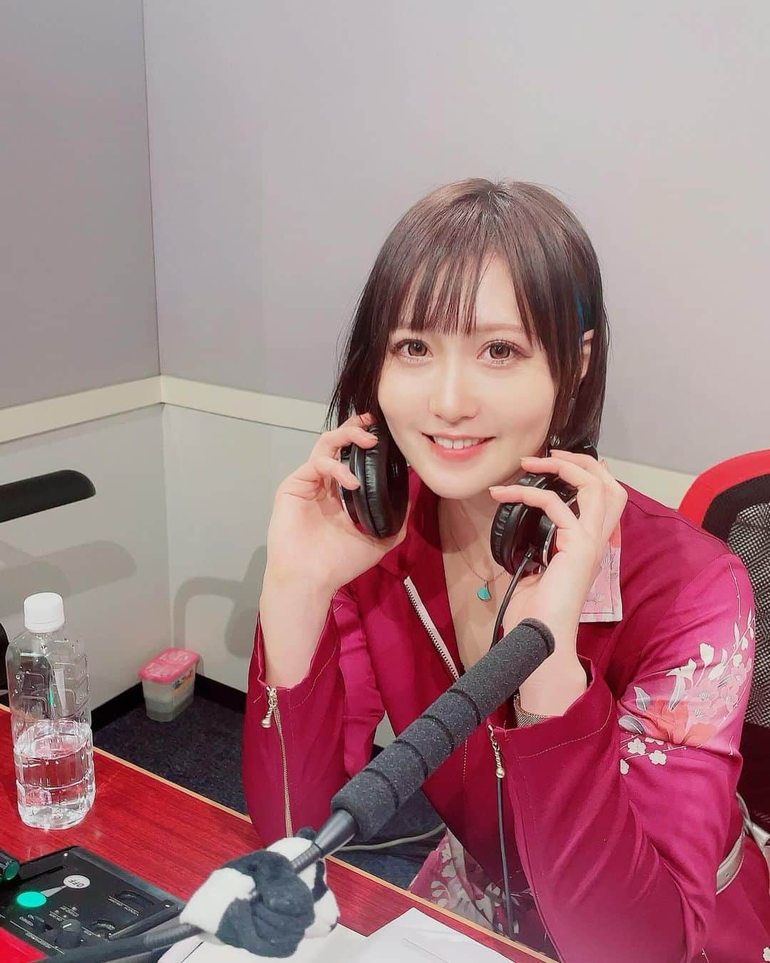 関口愛美さんのインスタグラム写真 - (関口愛美Instagram)「Radio recording studio 3D capture. I was doing a radio recording today!  #radio #studio #lumaai #luma #3dscan #せきぐちあいみのバーチャルラジオ #バーラジ #ラジオ」12月8日 18時03分 - sekiguchiaimi