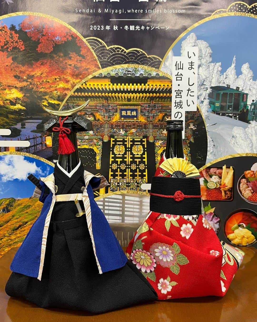 宮城県観光課さんのインスタグラム写真 - (宮城県観光課Instagram)「Kimono ボトルカバー  Kimono ボトルカバーは、2013年に観光庁主催「魅力ある日本のおみやげコンテスト」で「COOL JAPAN部門 金賞」「台湾賞」「ドイツ賞」の三冠受賞したものです。  写真のKimonoボトルカバーは、伊達政宗公バージョンのもの。先日、製作者のアロゴ・ソストスの田島代表から、宮城県へ贈呈いただきました。田島代表は、「自身のスポーツ歴により築いた世界的なネットワークと苦難を乗り越えた経験を活かして、事業を通じて障害者や持病のある方々の社会活動のサポートをしたいと考えています。日本だけではなく、世界の人たちと文化交流するためにこの工芸品を作成しました。」と話していました。  今後とも「おみやげ」を通して仙台・宮城の魅力を海外に伝えていただきたいですね。  #観光庁 #cooljapan #おみやげ #台湾 #ドイツ」12月8日 18時04分 - miyagi_pref_kankou