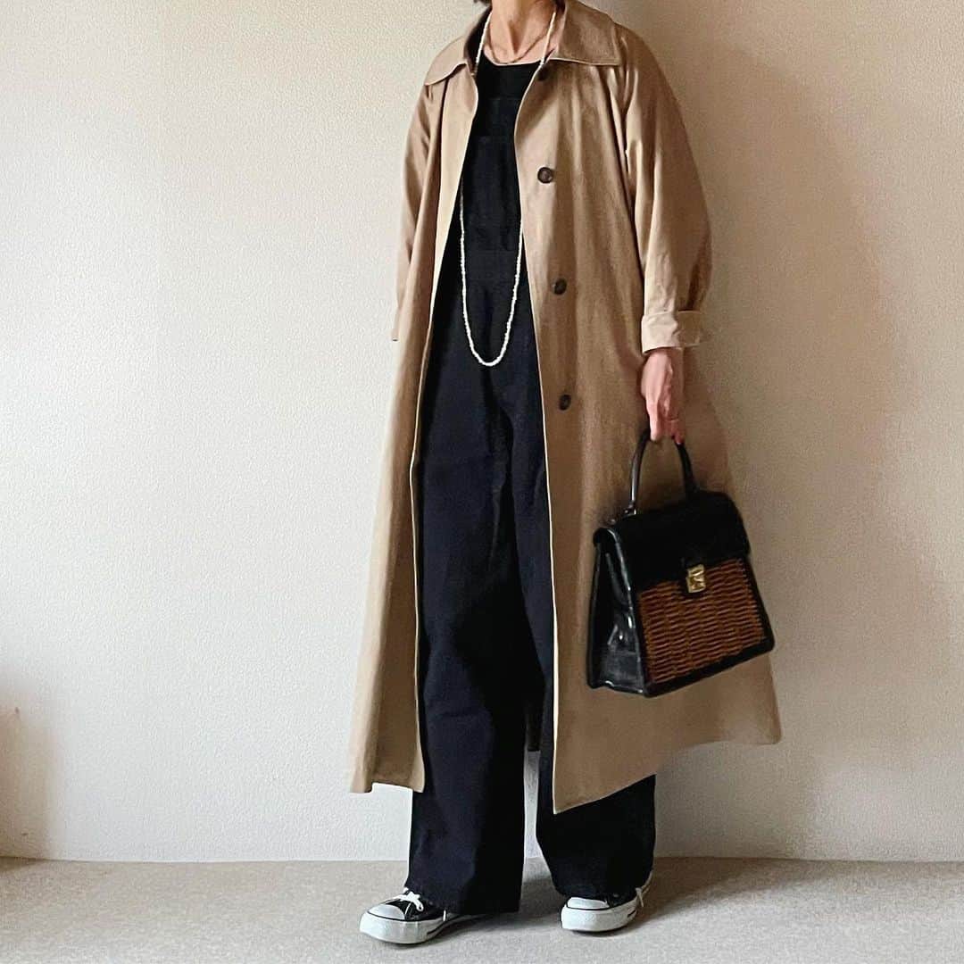 canariaさんのインスタグラム写真 - (canariaInstagram)「_  今日も暖かい、 オーバーオールと ロングコートで  tops #zara overalls #gu coat #spickandspan  shoes #converse bag #ebagos necklace #pinceau  #アラフィフファッション #50代ファッション #デニムスタイル #大人カジュアル #canariacoordinates」12月8日 18時14分 - canaria_rs