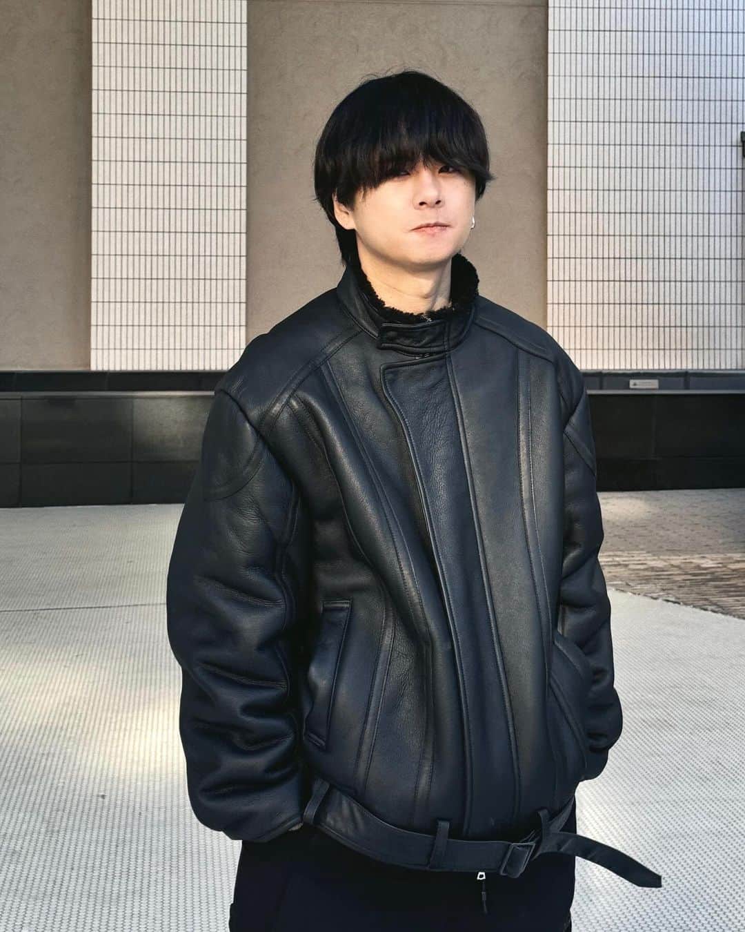 げんじさんのインスタグラム写真 - (げんじInstagram)「ALL BLACK 🏴  @ssstein_design  ずっと温めてたレーシングムートン🏍️ ようやく着られるようになってテンションぶち上がる🤌🏼  #メンズファッション #ファッション#今日のコーデ #今日の服 #fashion #mensfashion #23aw #23fw #winter #ootd #outfit #styling #패션 #스타일 #코디 #옷스타그램 #데일리룩 #오오티디 #데일리룩 #스타일링 #아웃핏 #코디」12月8日 18時15分 - genji_official_