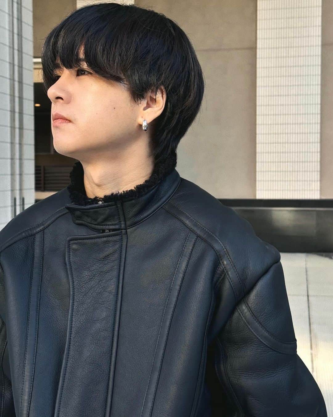 げんじさんのインスタグラム写真 - (げんじInstagram)「ALL BLACK 🏴  @ssstein_design  ずっと温めてたレーシングムートン🏍️ ようやく着られるようになってテンションぶち上がる🤌🏼  #メンズファッション #ファッション#今日のコーデ #今日の服 #fashion #mensfashion #23aw #23fw #winter #ootd #outfit #styling #패션 #스타일 #코디 #옷스타그램 #데일리룩 #오오티디 #데일리룩 #스타일링 #아웃핏 #코디」12月8日 18時15分 - genji_official_