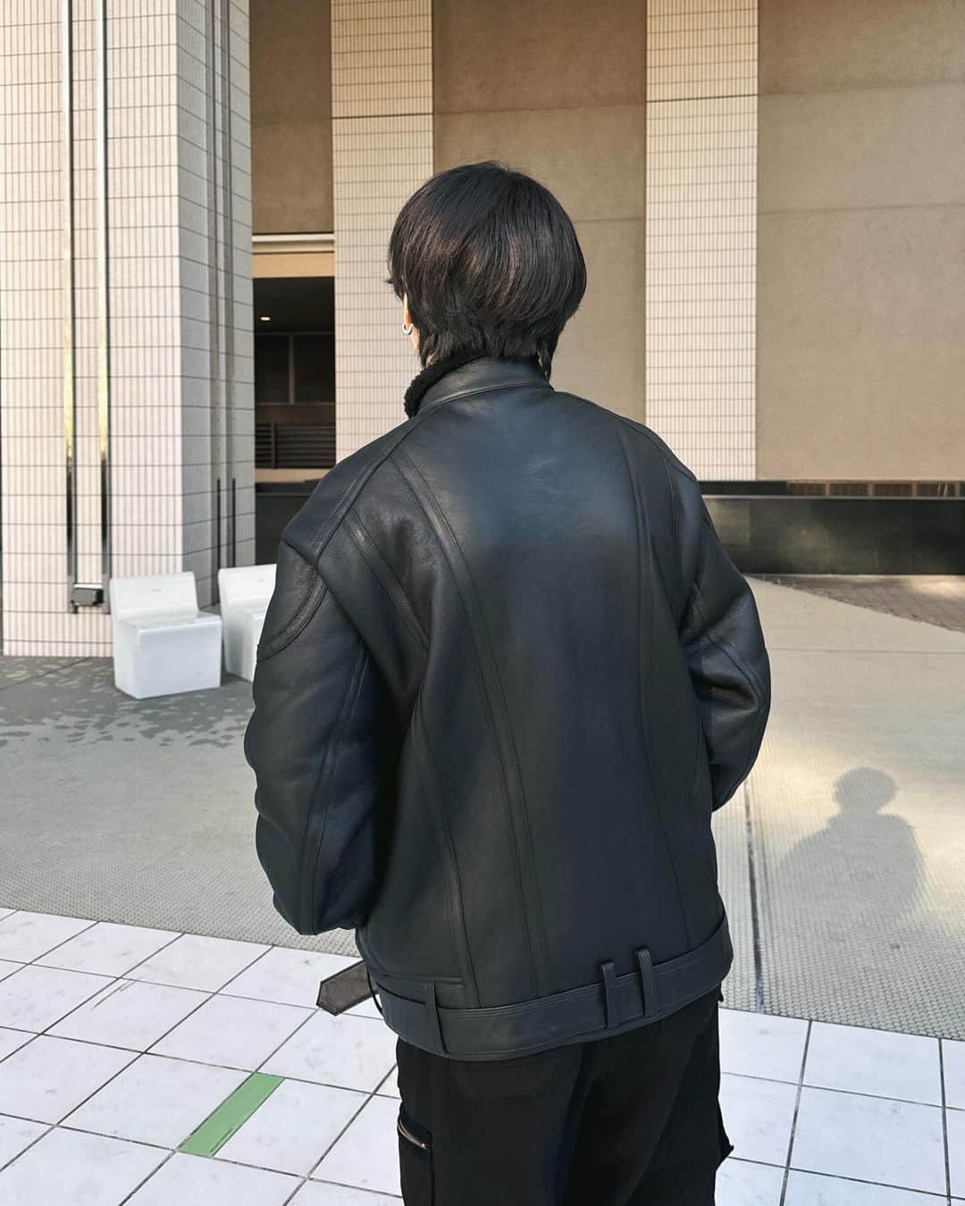 げんじさんのインスタグラム写真 - (げんじInstagram)「ALL BLACK 🏴  @ssstein_design  ずっと温めてたレーシングムートン🏍️ ようやく着られるようになってテンションぶち上がる🤌🏼  #メンズファッション #ファッション#今日のコーデ #今日の服 #fashion #mensfashion #23aw #23fw #winter #ootd #outfit #styling #패션 #스타일 #코디 #옷스타그램 #데일리룩 #오오티디 #데일리룩 #스타일링 #아웃핏 #코디」12月8日 18時15分 - genji_official_
