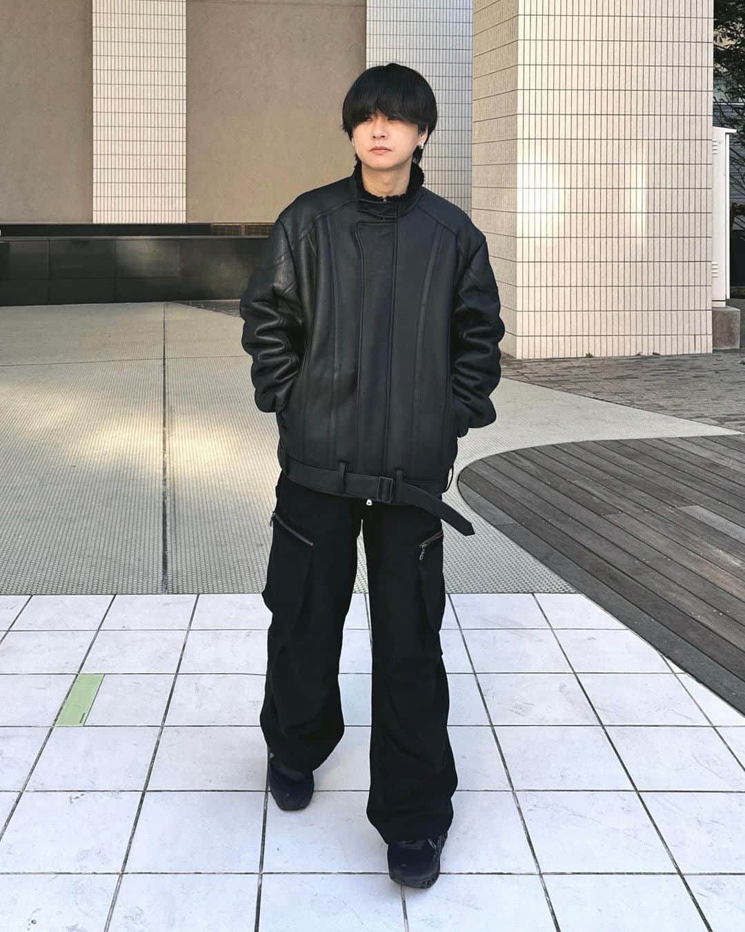 げんじさんのインスタグラム写真 - (げんじInstagram)「ALL BLACK 🏴  @ssstein_design  ずっと温めてたレーシングムートン🏍️ ようやく着られるようになってテンションぶち上がる🤌🏼  #メンズファッション #ファッション#今日のコーデ #今日の服 #fashion #mensfashion #23aw #23fw #winter #ootd #outfit #styling #패션 #스타일 #코디 #옷스타그램 #데일리룩 #오오티디 #데일리룩 #스타일링 #아웃핏 #코디」12月8日 18時15分 - genji_official_