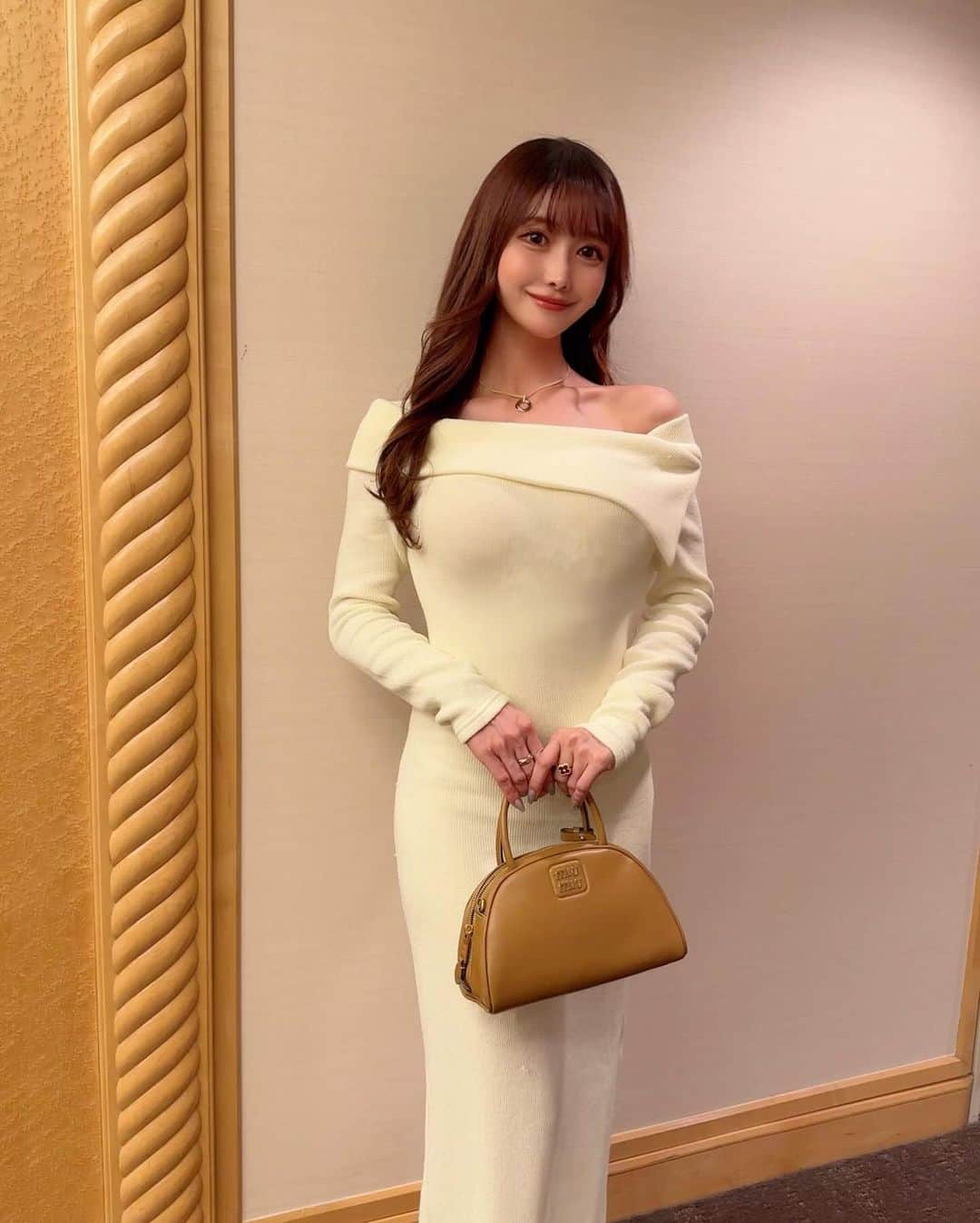 MAYUさんのインスタグラム写真 - (MAYUInstagram)「. 行ってみたかった jinen. へ🍽️ どれも美味しくて、店内の雰囲気も柔らかくて 居心地良かったな〜♡ 自然薯が入った蟹のリゾットはとっても美味しくて おかわりしちゃった😋 . 入口からアプローチの造りがとても素敵で食べる前からわくわく感が高まったよ☺️✨（6.7枚目） . お洋服は @maybins_japan 🤍 オフショルのお洋服だいすき！ . . #ootd#fashion#knit#knitdress#japan#jinen#maybins#miumiu#french#イノベーティブフレンチ#フレンチ#石かわグループ」12月8日 18時25分 - mayu.kina_golf