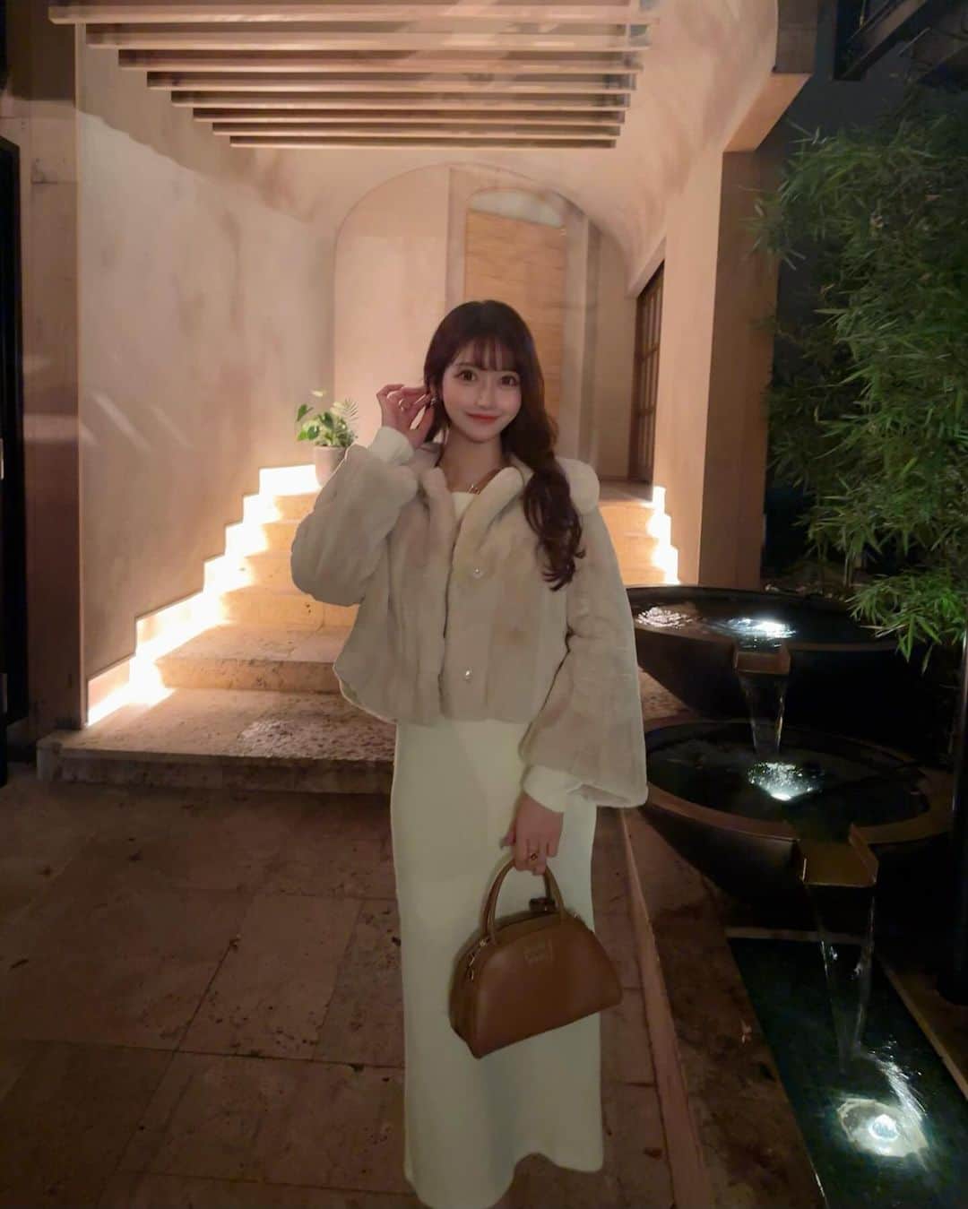 MAYUさんのインスタグラム写真 - (MAYUInstagram)「. 行ってみたかった jinen. へ🍽️ どれも美味しくて、店内の雰囲気も柔らかくて 居心地良かったな〜♡ 自然薯が入った蟹のリゾットはとっても美味しくて おかわりしちゃった😋 . 入口からアプローチの造りがとても素敵で食べる前からわくわく感が高まったよ☺️✨（6.7枚目） . お洋服は @maybins_japan 🤍 オフショルのお洋服だいすき！ . . #ootd#fashion#knit#knitdress#japan#jinen#maybins#miumiu#french#イノベーティブフレンチ#フレンチ#石かわグループ」12月8日 18時25分 - mayu.kina_golf