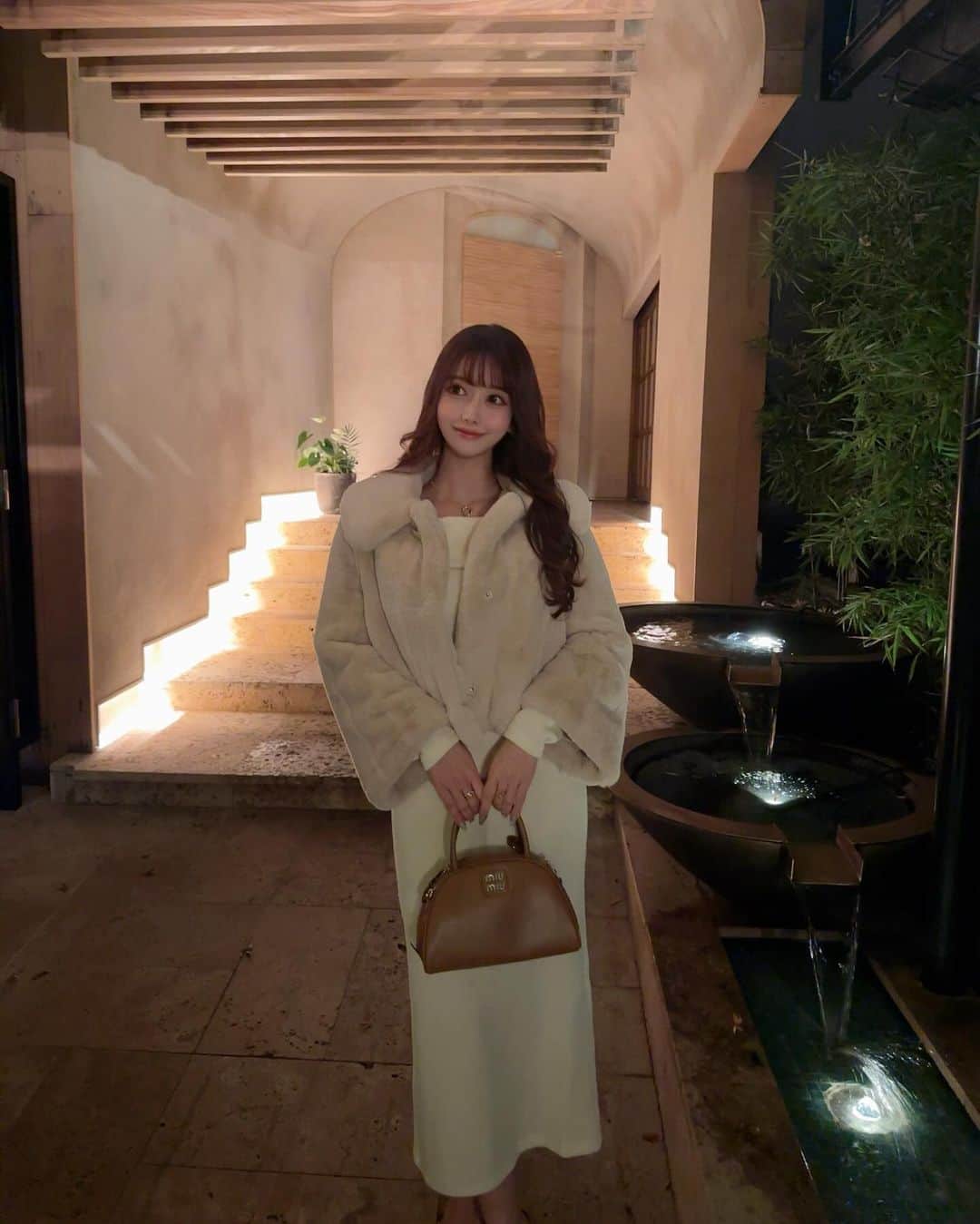 MAYUさんのインスタグラム写真 - (MAYUInstagram)「. 行ってみたかった jinen. へ🍽️ どれも美味しくて、店内の雰囲気も柔らかくて 居心地良かったな〜♡ 自然薯が入った蟹のリゾットはとっても美味しくて おかわりしちゃった😋 . 入口からアプローチの造りがとても素敵で食べる前からわくわく感が高まったよ☺️✨（6.7枚目） . お洋服は @maybins_japan 🤍 オフショルのお洋服だいすき！ . . #ootd#fashion#knit#knitdress#japan#jinen#maybins#miumiu#french#イノベーティブフレンチ#フレンチ#石かわグループ」12月8日 18時25分 - mayu.kina_golf