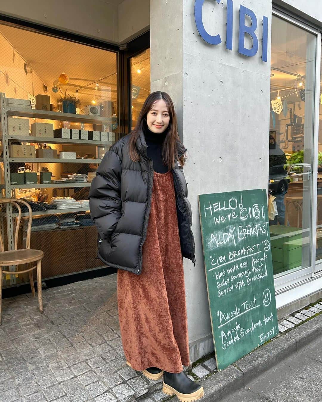 團遥香のインスタグラム：「ある日の私服さん。 友達とお茶した日🍵 今週もお疲れ様でした💛  @amail_official  @freaksstore_official  @sier_official  #ootd #pr」