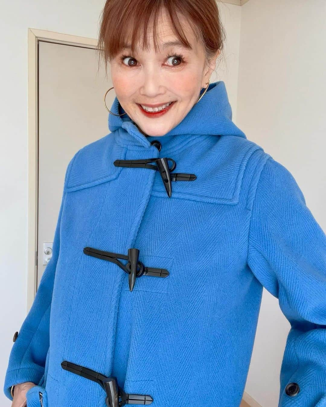 高見恭子さんのインスタグラム写真 - (高見恭子Instagram)「手放そう、その手に希望が握手できるように。  #fashion #fashionphoto #fashionlover  #blue #bluecoat#dufflecoat #duffle  #coatlover  #lifeisbeautiful」12月8日 18時41分 - takami_kyoko