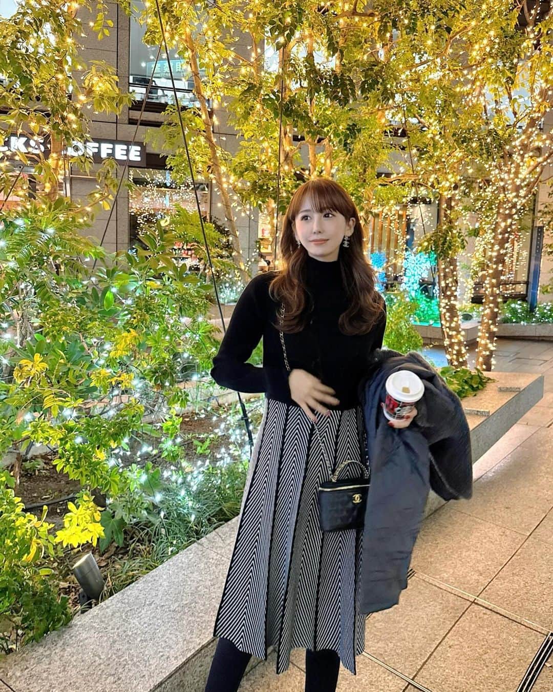 桃華絵里のインスタグラム：「🐻‍❄️✨🎄  モコアズ祝5周年  全品半額SALEが いよいよ 明日で終わります♡  閉店SALE並の勢いで 多くのお客様に  多くの商品を手に取っていただき  心から嬉しく思います📦💕  ありがとうございます☺️  大盛況のSALEも明日 9日23:59で終了となりますが お買い残しや気になるitemがある方は  ぜひ ポチっと遊びにいらして下さい♡  #mocoas」