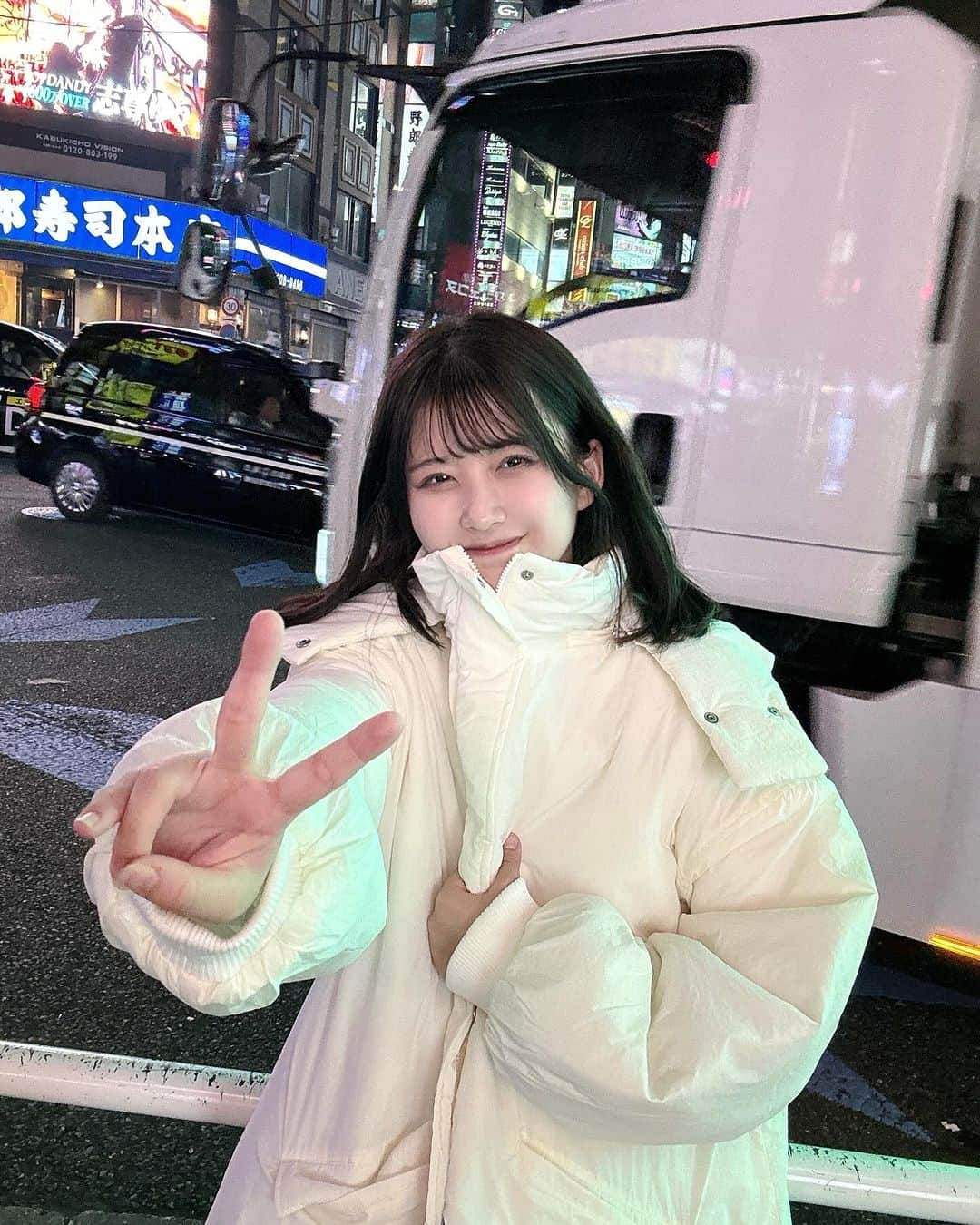 佐藤かれんさんのインスタグラム写真 - (佐藤かれんInstagram)「寒くなってきた今超お気に入りのモンスターパデットコート！！  大きいシルエットがお気に入りなんだーー  ことしのアウターはもうゲットした？？  ぜひwegoでチェックしてみてね🏃‍♂️  #PR #大人 #大人カジュアル #wego #ウィーゴー #wego_ootd #wegogf1 #アウターコーデ #パデットコート #コート」12月8日 18時58分 - berobero_baaa