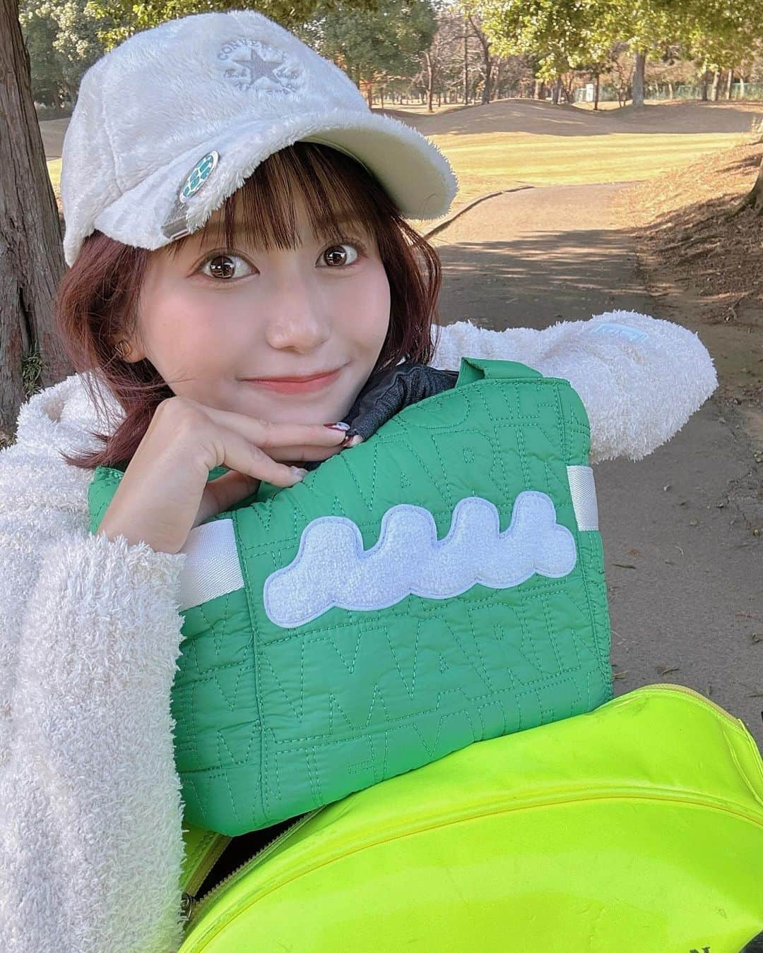 後藤佑紀さんのインスタグラム写真 - (後藤佑紀Instagram)「昨日はゴルフに行ってきたよ🏌️‍♀️  トートバッグは @mutaracing_wear 👜💚🤍 白のモコモコロゴが冬っぽくてかわいい🥰 横にもポケットがついてて使いやすいよ🫶   #muta #mutaracing #mutamarine  #mutamarinegolf  #ゴルフ #ゴルフウェア #ゴルフ女子  #ゴルフコーデ  #ゴルフ初心者  #伸び代ゴルフ #レースクイーン #mutaracingfairies #模型 #肖像 #모델 #蕾丝女王 #pr」12月8日 18時52分 - kinochan0219