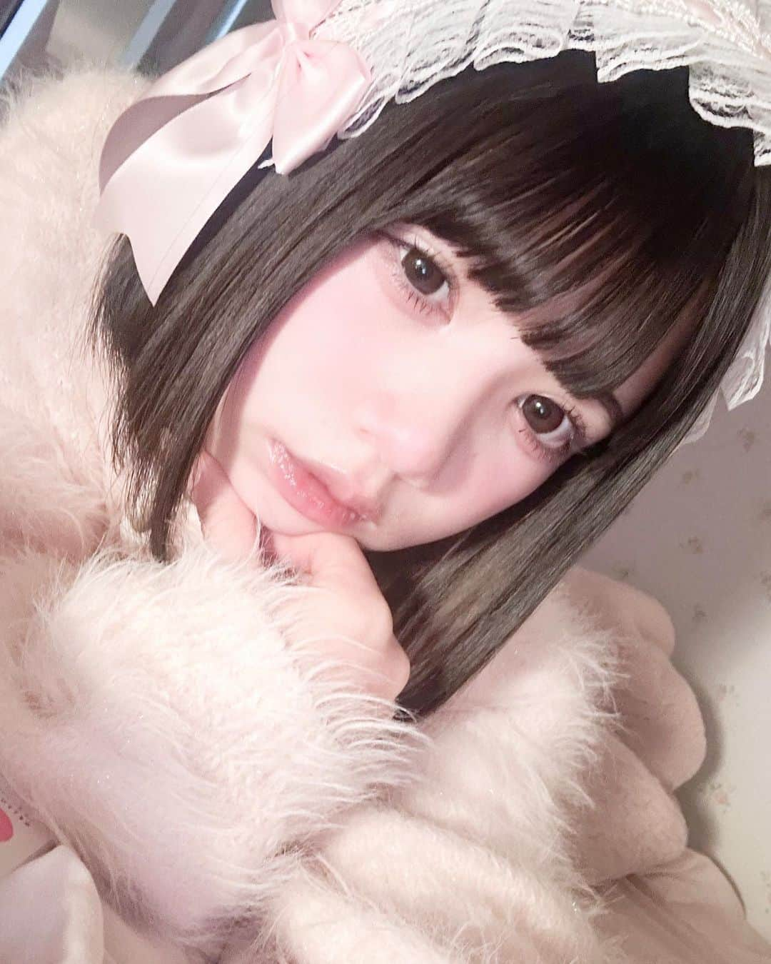 伊藤沙音のインスタグラム：「🧁🐰  今日からニコラネットで 「しゃのんははんこうき！」という連載を始めることになりました❤︎.*  私が日常生活で感じた本音をブログを通して 自分の言葉でみんなに伝えていきます🪄⭐︎  ブログはストーリーのリンクから見れるよー！  次回は2週間後の12月22日！ 楽しみにしててね🎀   #伊藤沙音 #nicola #ニコモ #ニコラ1_2月合併号   #しゃのんははんこうき」