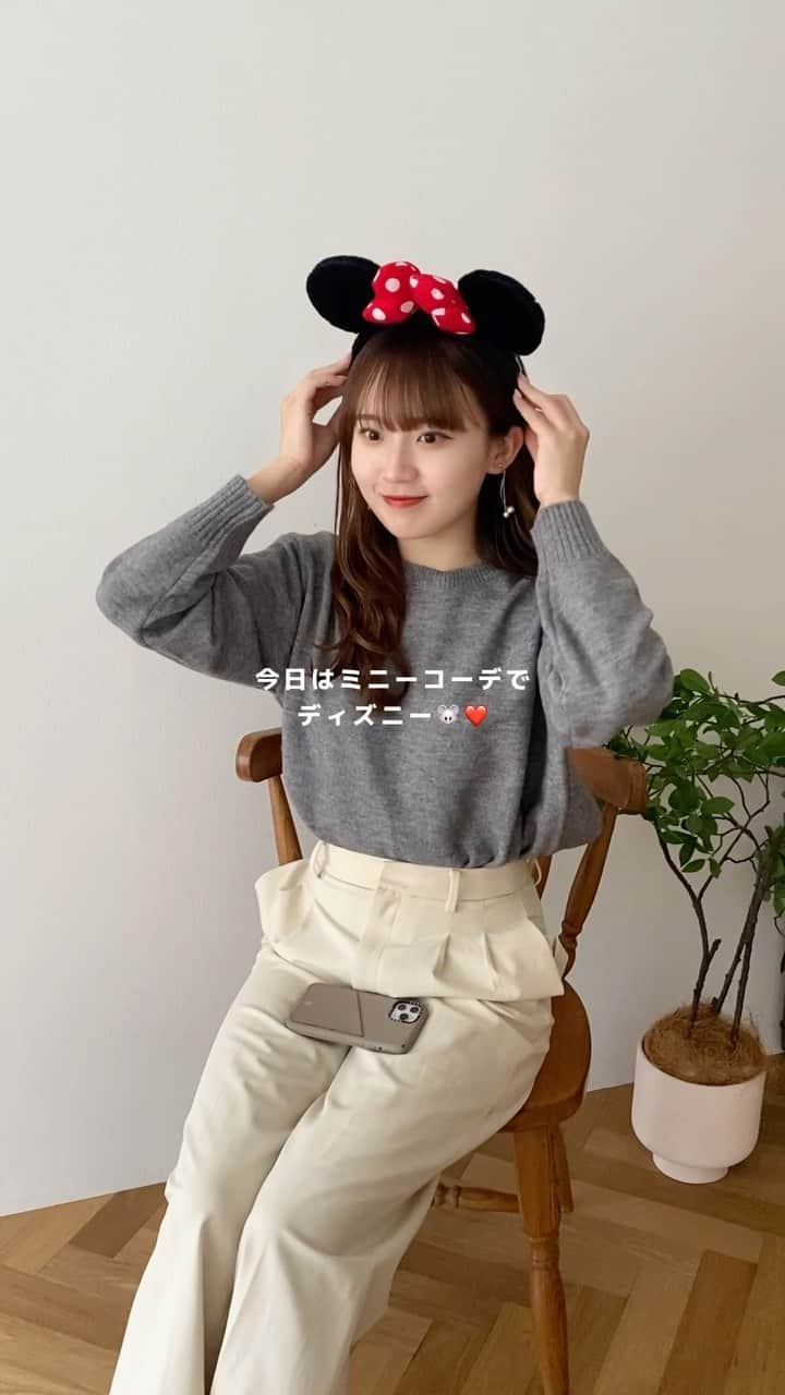 PATRA magazineのインスタグラム：「冬ディズニーは防寒もオシャレも忘れない🐭❤️  #patra #patra_code #ディズニーコーデ #ミニーコーデ #ディズニーコーデ冬 #アウターコーデ #ニットワンピース #ケーブルニット #冬服 #冬コーデ」