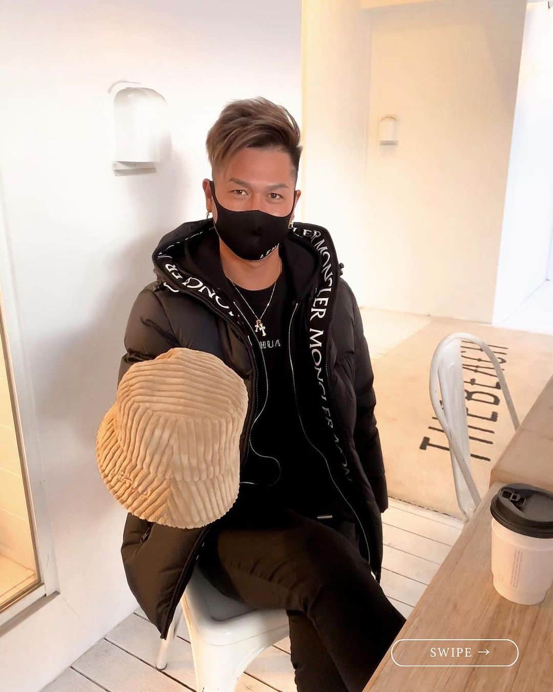 サカゼンインポートブランドさんのインスタグラム写真 - (サカゼンインポートブランドInstagram)「〈絶対ゲットしてほしい！MONCLERダウン✨〉 / 他のコーデは @sakazen_importbrand をチェック👀 \ 皆さん、この冬のアウターはもうゲット済みですか？ MONCLERのダウンは形がすごく綺麗なので、 着ぶくれせずに防寒していただけます！☃️ ぜひ冬のコーデの参考にしてください🤝 . . 投稿へのご協力ありがとうございました🤍 @ikeog1987  @yta_3190  @lehua_yusuke  @mzkingrm  . . 海外ブランドセレクトショップの #サカゼン （@sakazen_importbrand） 【毎週月曜日と金曜日】に投稿中！ . . #モンクレール #moncler #モンクレールダウン #ブランド #海外ブランド #インポートブランド #インポート #ハイブランド #ハイブラ #ダウンジャケット #ダウンコーデ #アウター #アウターコーデ #着回し #着回しコーデ #きれい目カジュアル #きれい目コーデ #メンズコーデ #メンズファッション #メンズ服 #メンズコーディネート #自分へのご褒美 #大人カジュアル #大人カジュアルコーデ #モノトーンコーデ #デートコーデ #お出かけコーデ #冬服 #モテコーデ」12月8日 19時00分 - sakazen_importbrand
