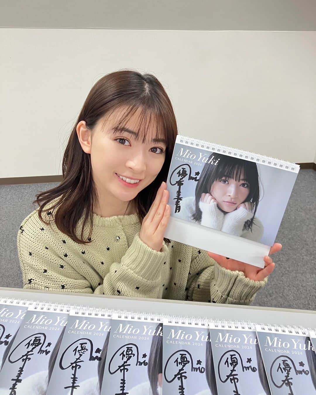 ホリプロ Actorさんのインスタグラム写真 - (ホリプロ ActorInstagram)「#優希美青 明日9日は、カレンダーお渡し会です！ たくさんの方にお会いできるのを楽しみにしております。  12時〜HMVエソラ池袋でお待ちしております！  #2024カレンダー」12月8日 19時05分 - horipro_official_actor