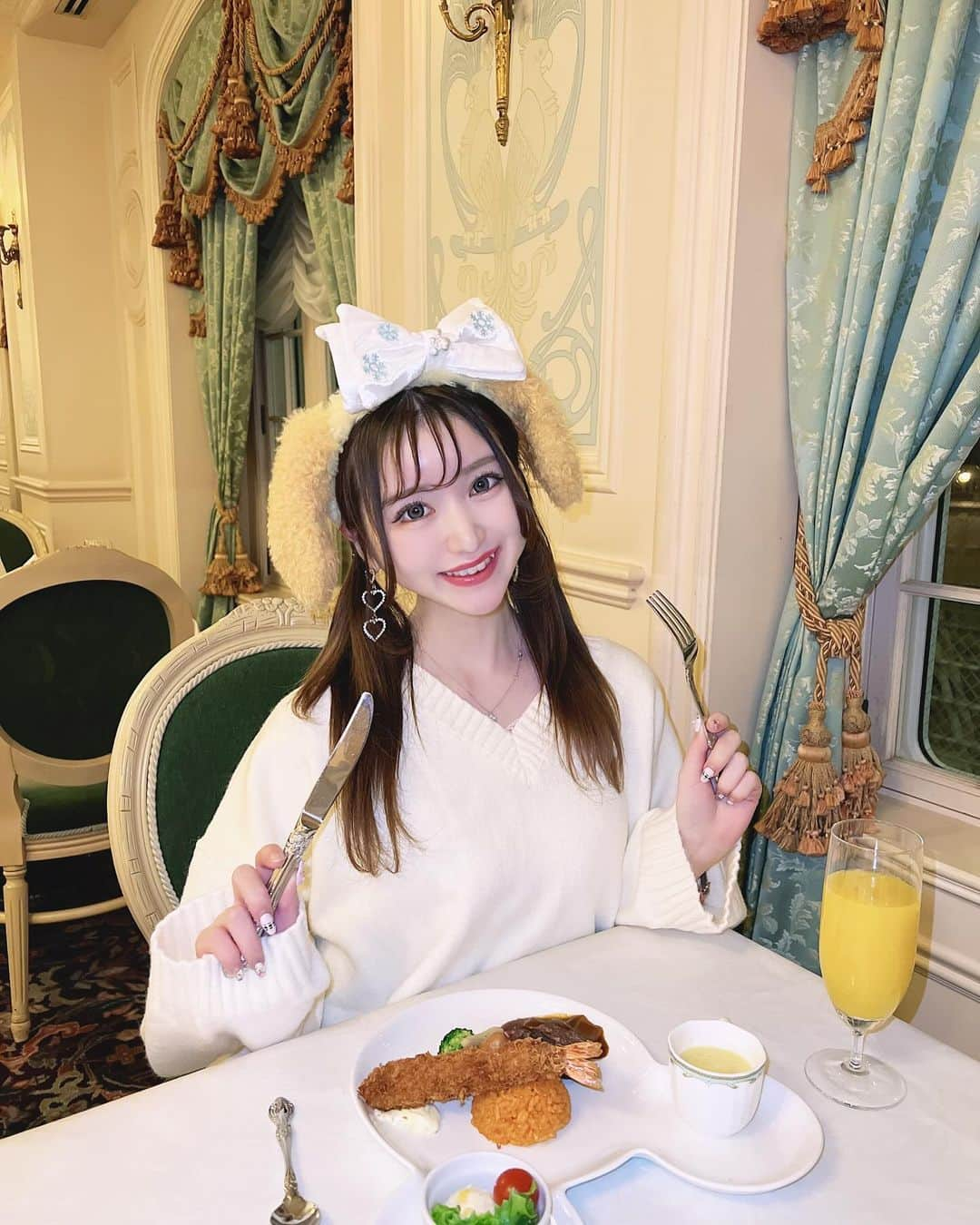 あいにゃんさんのインスタグラム写真 - (あいにゃんInstagram)「ディズニーシーにめちゃくちゃタイプなレストラン見つけた👀💖  こーゆー空間好きすぎるᐢ ̥_ ̫ _ ̥ᐢ♡  ︎︎ ︎︎︎ ︎︎︎ ︎ 次はコース食べたい💭💭💭 * * #ディズニーコーデ #ディズニー #ディズニーシー #ディズニー #ディズニーカチューシャ #東京ディズニーシー #クリスマスディズニー #ディズニークリスマス #クッキーアン #ssコロンビア号 #ssコロンビアダイニングルーム #disney #disneysea #tds #christmas #christmasdisney #disneychristmas #fyp #コンカフェ #コンカフェ嬢 #アイドル #キャバクラ #キャバ嬢 #歌舞伎町キャバ嬢」12月8日 19時11分 - ainyan0310