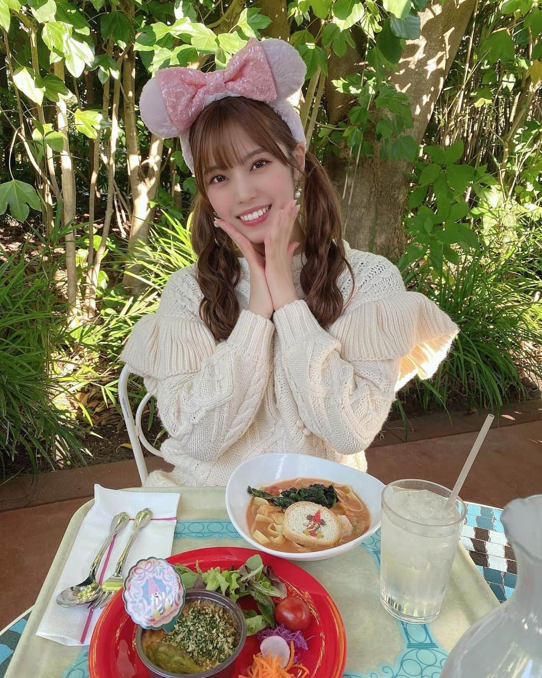 林茜実里さんのインスタグラム写真 - (林茜実里Instagram)「🌟🤤 : クリスマススペシャルメニュー🎄✨ クリスマスの限定メニューもしっかり食べれてご満悦です✌︎笑 : パンにかいてあるリルリンリンがかわいいねん💭 : #ディズニーランド #ディズニーカチューシャ #ディズニーランドグルメ #プラザパビリオンレストラン #ディズニークリスマス2023」12月8日 19時12分 - amirihayashi_pimms