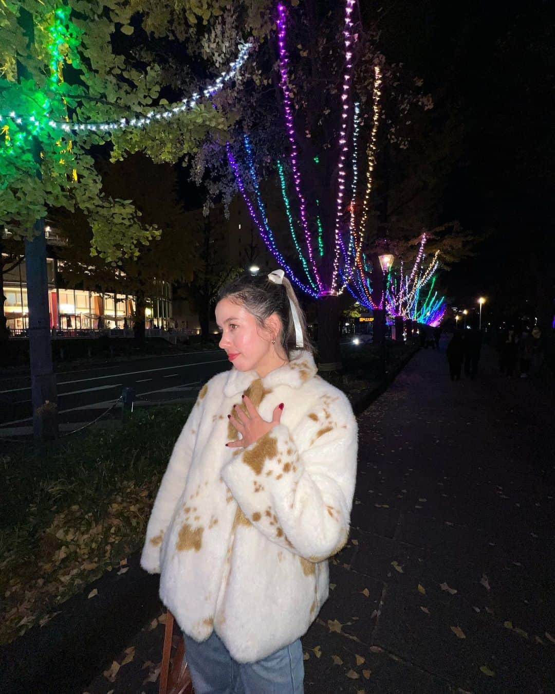 Rika Vanessaのインスタグラム：「冬のイルミネーションって素敵🎁🎀  初開催の横浜の新スポット"イルミーヌ・ヨコハマ"へ行ってきたよ🌃🎇💫  横浜の冬を彩るライトを使ったアート作品と音が作り出す世界観が新しくて面白かったー！  山下公園の目の前にあるEggs 'n Thingsで 晩御飯も食べたよ🥞💕 クリスマスパンケーキ見た目も可愛くて 美味しかった🫶🏽🎄🎅🏾  イベント名称:イルミーヌ・ヨコハマ 2023~横浜の未来が輝く~ 開催期間 :2023年12月1日(金)~2023年12月30日(土)17時~21時05分 2023年12月31日(日)17時~翌1時 (※夜のカウントダウンイベントを実施予定) 開催場所 :山下公園 入場料 :無料 主催 :山下公園通り会 共催 :クリエイティブ・ライト・ヨコハマ実行委員会 企画デザイン:石井幹子 + 石井リーサ明理 デザイン統括:(株)石井幹子デザイン事務所  #PR #イルミーヌ #イルミーヌヨコハマ #イルミネーション #横浜観光」