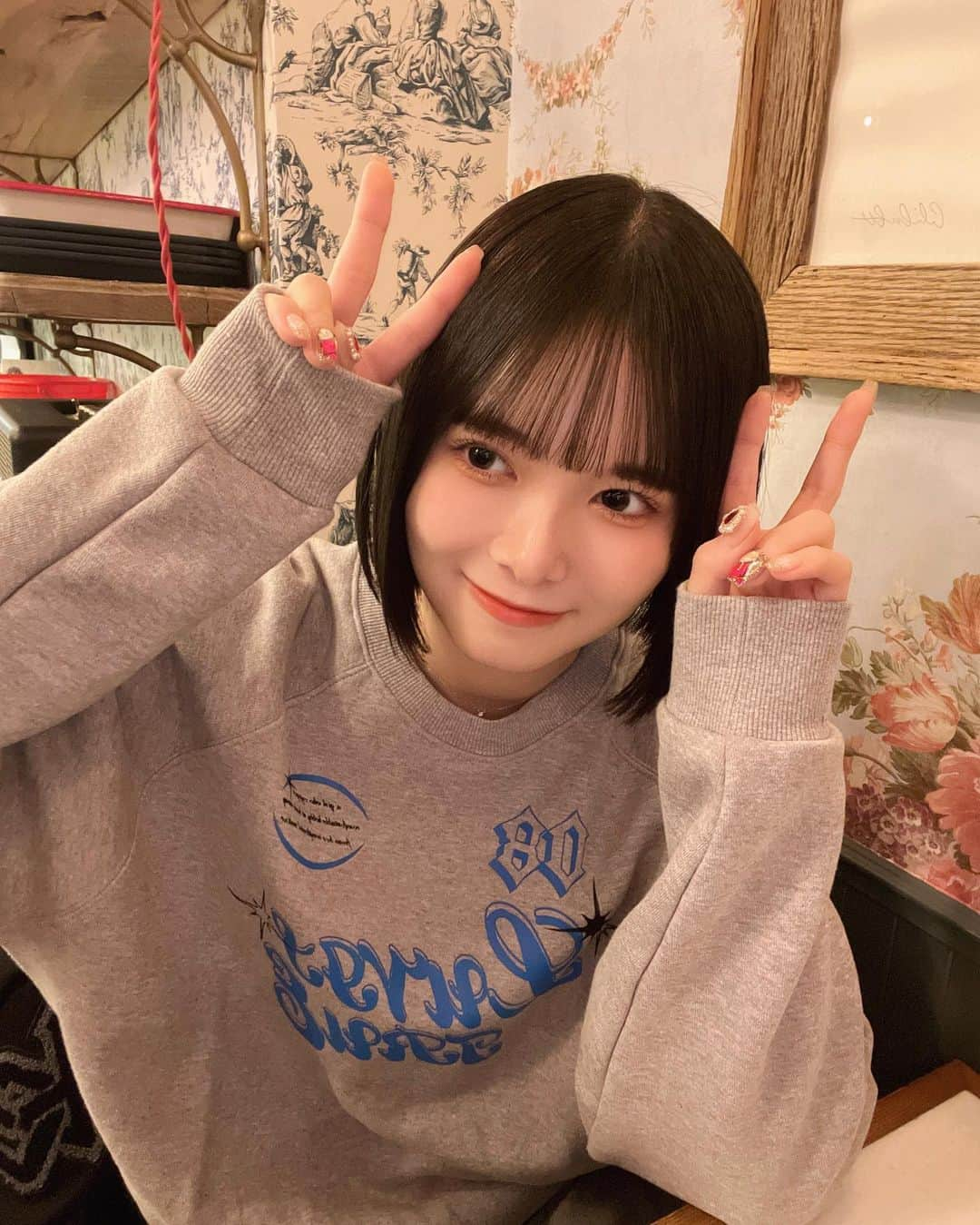 山﨑夢羽のインスタグラム：「. ドーナッツ🍩 @kokoro_maeda.official   #BEYOOOOONDS #山﨑夢羽 #カフェ #ドーナツ #おいちい」