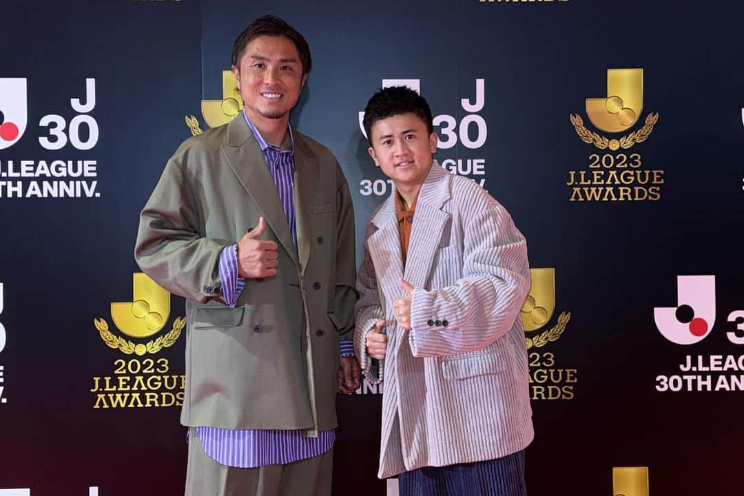 ウンパルンパのインスタグラム：「. . 先日、J.LEAGUE AWARDSのプレゼンターを やらせて頂きました！！！  4年前、ただの大学生だった自分がこんな 貴重な素晴らしい舞台に立てるなんて 想像もしてなかったです。 どこを見渡してもスター選手しかいない 夢みたいな空間でした、。  またこうゆう舞台に立てるように、 そして！Jリーグをもっと盛り上げられるように 頑張ります！！！！！！💪💪💪  styling @daichanneet   #Jリーグ#ウンパルンパ」