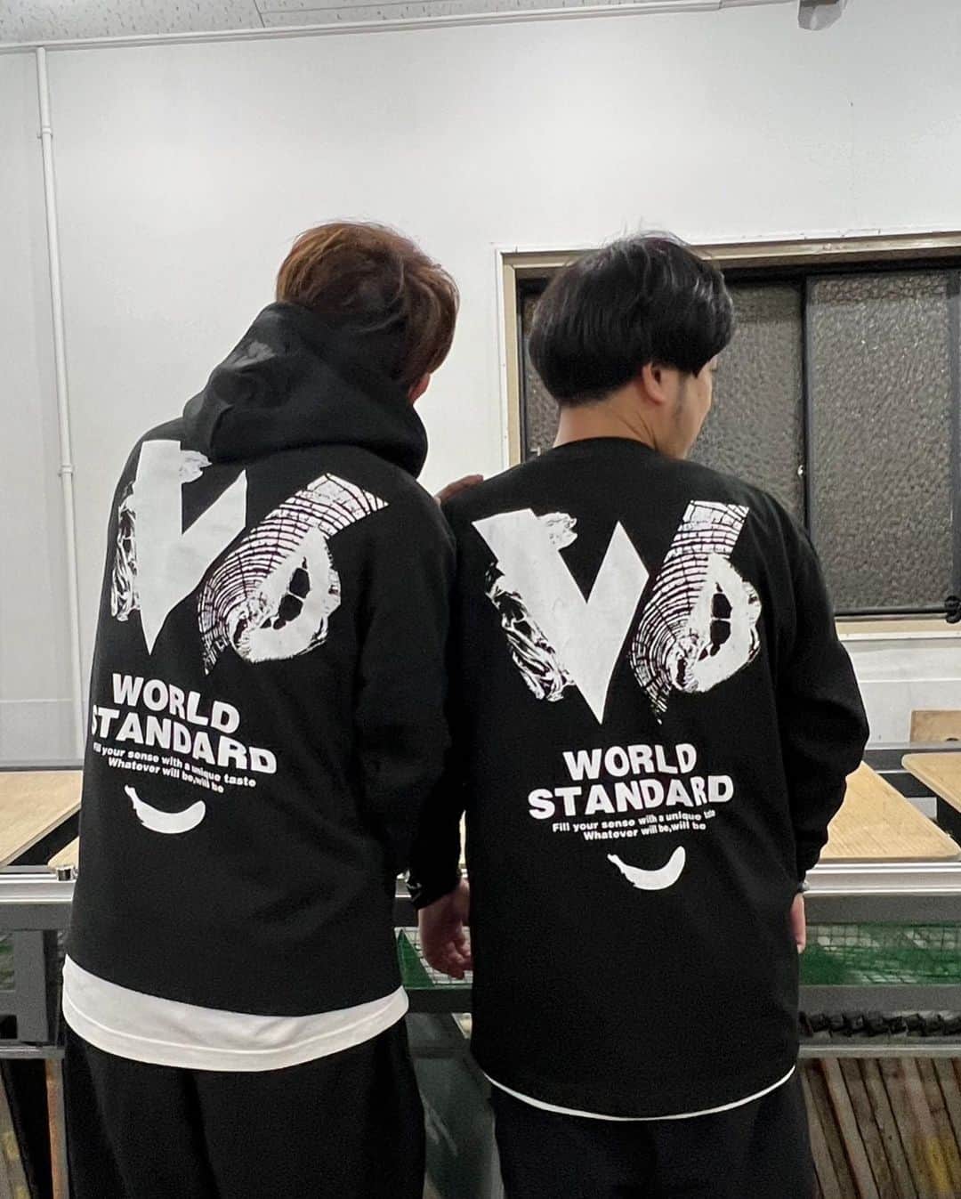 秋山賢太さんのインスタグラム写真 - (秋山賢太Instagram)「WORLD STANDARDの工場に行かせていただきました！ けんたくんもいました！僕もけんたです。 Kenta is 2 people。  #worldstandard #新喜劇けんたくん #アキナ秋山」12月8日 19時30分 - akiyama.0624