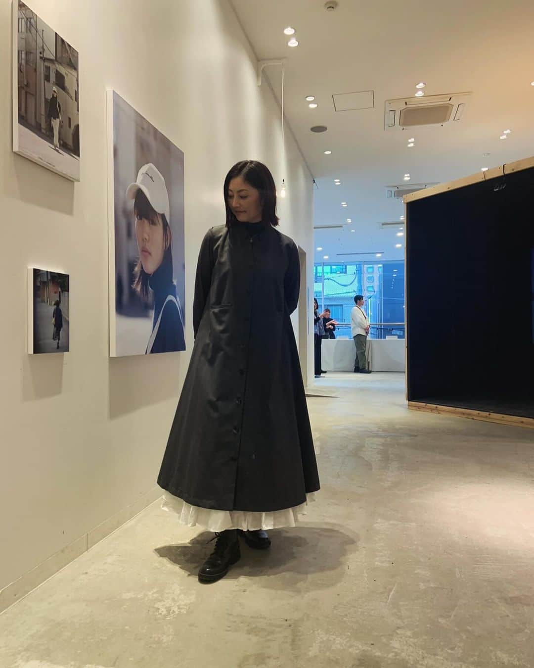 常盤貴子のインスタグラム：「PHOTO EXHIBITION  写真集の発売を記念したミズイロインドのエキシビジョン  仕事でも私服でもお世話になっている大好きなミズイロインドのお洋服たちが、素敵なphotographerの方々により、色々な表情を、景色を見せてくれる、とっても刺激をもらえるエキシビジョンでした！！  12月8日（金）  11:00〜19:00 12月9日（土）  11:00〜19:00 12月10日（日）11:00〜18:00  5450 the GALLERY 東京都南青山5-4-50 2F  #ミズイロインド  #mizuiroind  #週末フラッと行ってみて〜 #贅沢なひとときを   #私服  #去年買ったジレと #シアーなタートルと #もう何枚目だろうというスカート #そのうち全色揃っちゃうな… #シアーなタートル  #これ名前ないのかな？ #みんな「シアーなタートル」って言ってるけど #誰か名前つけてあげて 〜」