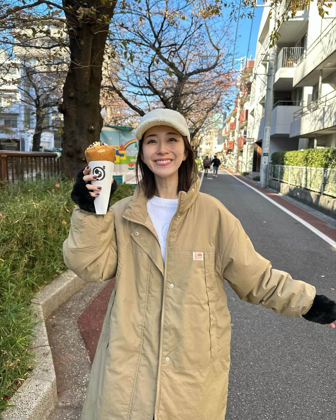 水野佐彩さんのインスタグラム写真 - (水野佐彩Instagram)「・ スーパーご機嫌🐷🩷w  軽くてさらっと羽織れるアウターって ご近所コーデに最適☺️ シャカシャカ素材がスーポーティで可愛いの❤️  @classicalelf_official   ストーリーにリンク貼っておきます☺️❣️  #classicalelf #クラシカルエルフ #エルフコーデ #タイアップ#JAVA」12月8日 19時31分 - saaya_mizuno