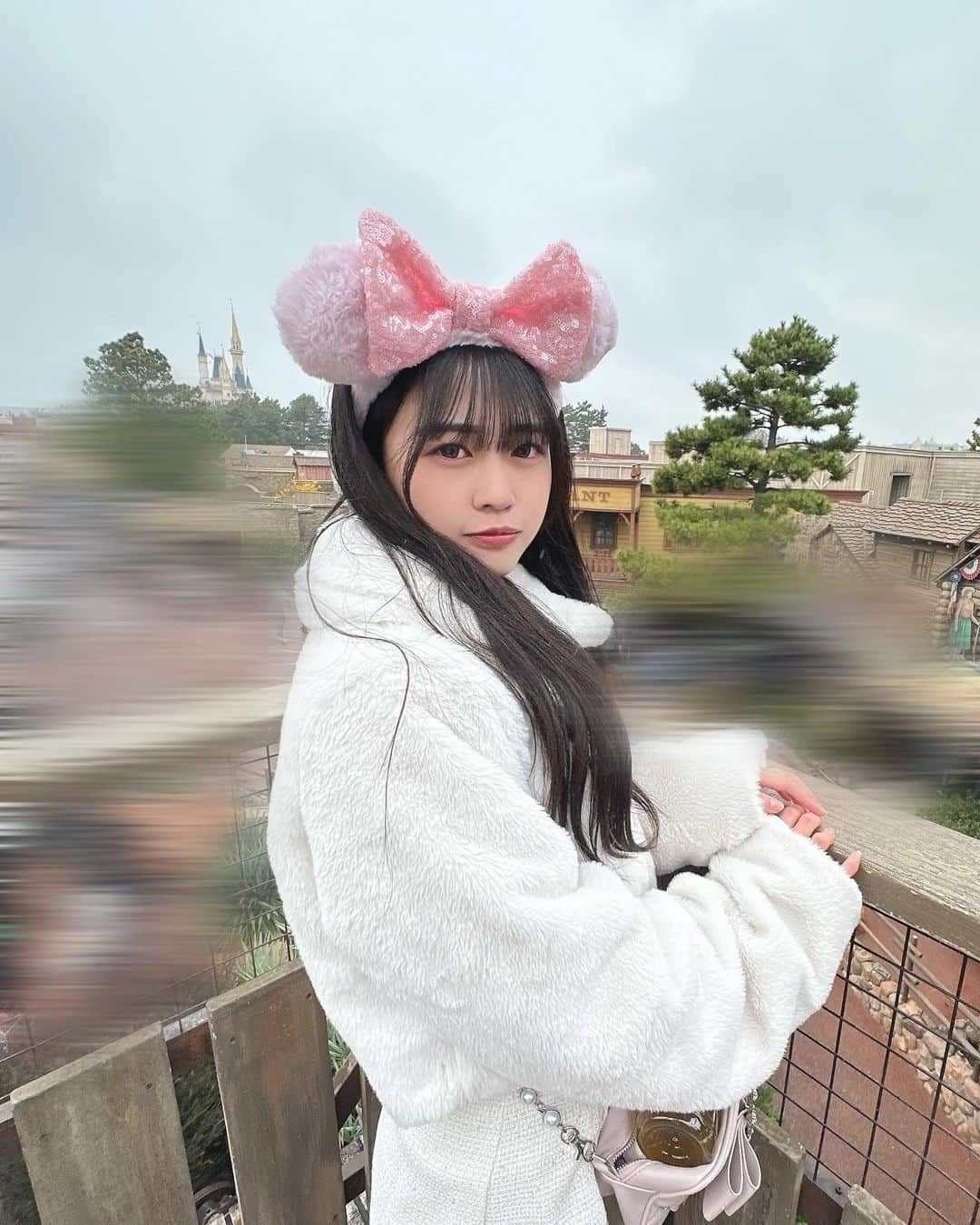 藤田苺花さんのインスタグラム写真 - (藤田苺花Instagram)「🐭🩷 ディズニーの色々写真📸✨️  沢山思い出できて楽しかった～(>ᴗ<)♡  ❤︎‬┈┈┈‪‪❤︎‬┈┈┈‪‪❤︎‬┈┈┈‪‪❤︎‬┈┈┈‪‪❤︎‬‪‪‬┈┈┈‪‪❤︎‬┈┈┈‪‪❤︎‬  #TokyoDisneyLand #ディズニー #ディズニーコーデ   #ありるん #VINEYARD #ヴィンヤード #08 #jc3 #中学生 #女子中学生 #雰囲気 #垢抜け #黒髪 #ロング #おすすめ #ありすたぐらむ」12月8日 19時43分 - alice620_alice