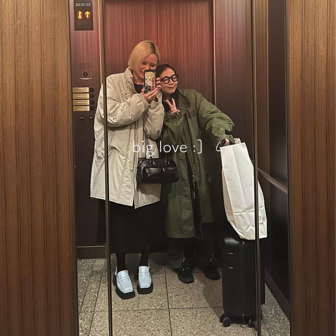 きのこのインスタグラム：「本当に大好きな友達。 今年1番東京で会ってると思う。 さくちゃんとお話するといつも元気が出て、ほっこりする。 ほんと、出会ってくれてありがとうだよ。 今年ラストさくちゃんでした。」