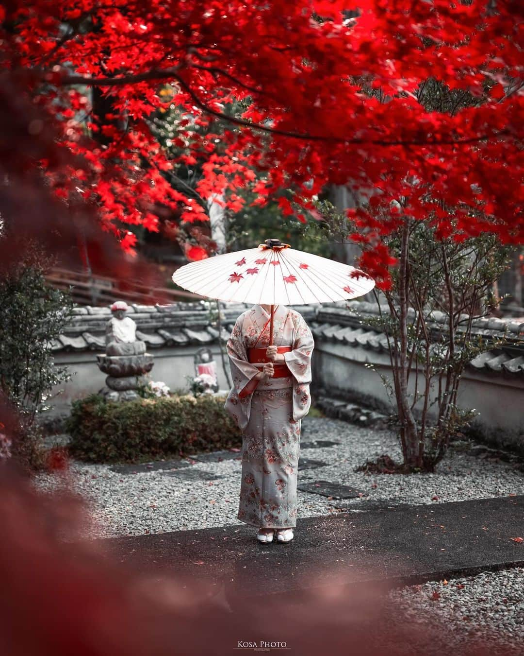 コサさんのインスタグラム写真 - (コサInstagram)「2回目の清水寺は @eririn1502 さんにアテンドして頂きました❣️ 色々と撮影ポイントを教えてくださりありがとうございました🙇‍♂️ . Location:和歌山 Wakayama /Japan🇯🇵 Date:2023年11月 in frame: @chami_2nd SpecialThanks: @eririn1502 . #みんすと紅葉祭 #清水寺 #nikoncreators #nikoncreators_2023moment #japancityblues #jp_portrait_collection #ポトレファン倶楽部 #ポトレ撮影隊 #jp_mood #jp_portrait部 #japangem #explorejpn #japanlives #visitwakayama #aridagawa_pic #invisible_cool_part #m_v_shotz #raw_japan #japan_waphoto #tokyocameraclub #art_of_japan_ #jgrv_member #team_jp_ #photo_jpn #sorakataphoto #LBJ_KING #deaf_b_j_ #nipponpic_member #special_spot_legend」12月8日 19時47分 - kosa_photo