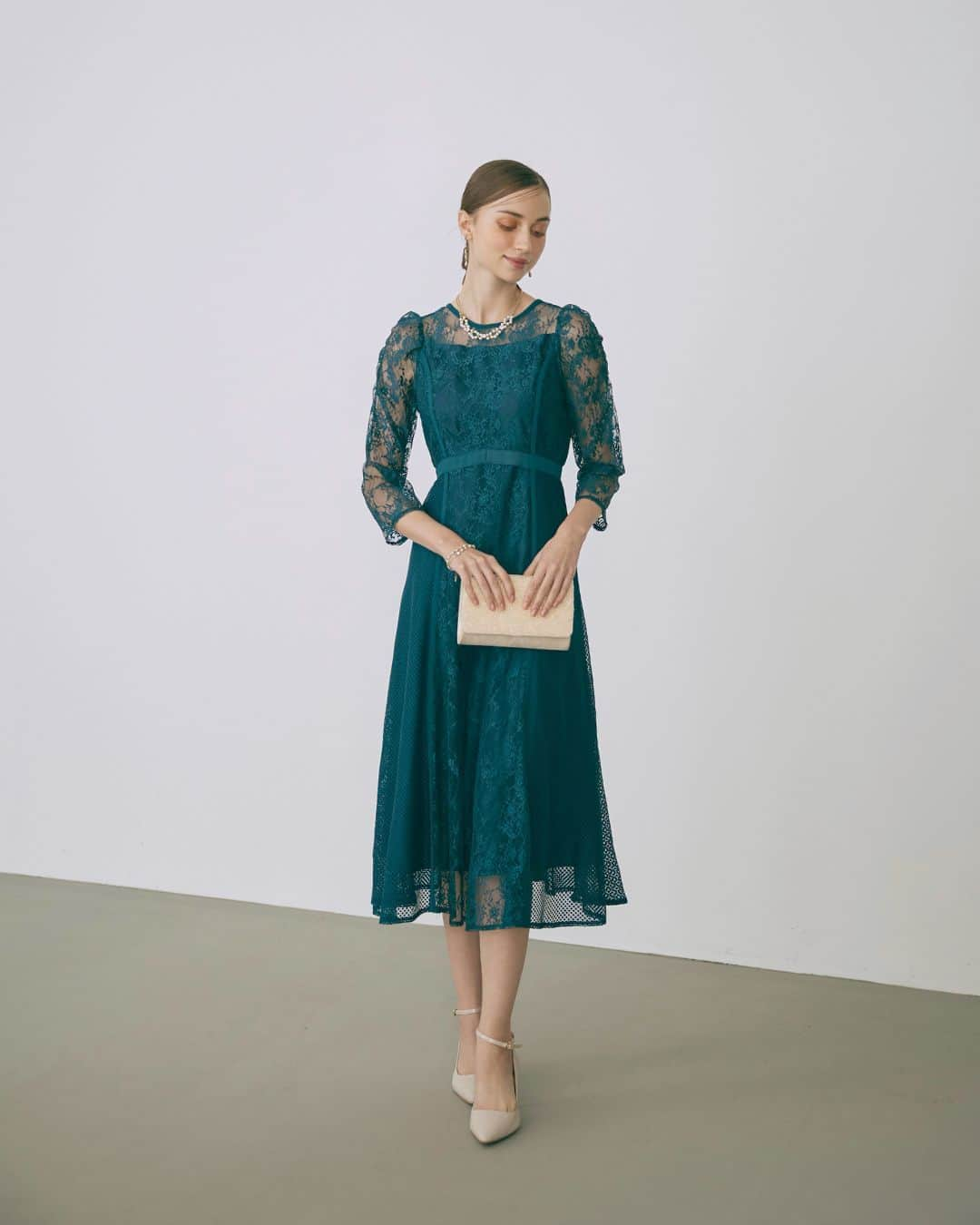 Dorry Dollさんのインスタグラム写真 - (Dorry DollInstagram)「【 24902 】  スイッチングレースドレス Switching Lace Dresses  WEB限定　/　M　 greige　green　blue　black　  お呼ばれドレスを選ぶならDorryDollで決まり🤍 みんなはどのドレスを選びますか？  2023.12  お呼ばれドレス気になると思った方。 DorryDollのドレスをもっと見たいと思ったアナタ。 ”いいね・保存・コメント”よろしくお願いします🌹  . ・ ・  #結婚式コーデ #結婚式ドレス #結婚式参列 #お呼ばれ #お呼ばれドレス #お呼ばれワンピ #お呼ばれコーデ #お呼ばれスタイル #フォーマルドレス #お食事会 #デートコーデ #ディナーコーデ #オケージョン #パーティードレス #ホカンス #新作ドレス #dorrydoll #ドリードール  ※商品画像は、光の当たり具合やパソコンなどの閲覧環境により、 実際の色味と異なって見える場合がございます。予めご了承ください。」12月8日 20時00分 - dorry_doll_official