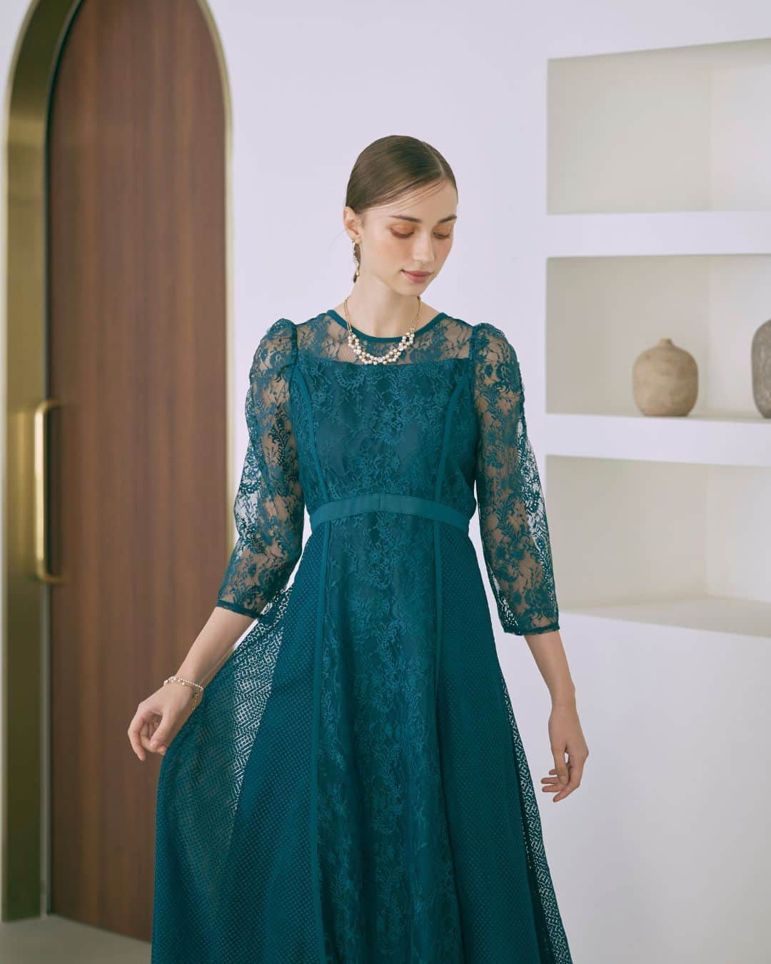 Dorry Dollさんのインスタグラム写真 - (Dorry DollInstagram)「【 24902 】  スイッチングレースドレス Switching Lace Dresses  WEB限定　/　M　 greige　green　blue　black　  お呼ばれドレスを選ぶならDorryDollで決まり🤍 みんなはどのドレスを選びますか？  2023.12  お呼ばれドレス気になると思った方。 DorryDollのドレスをもっと見たいと思ったアナタ。 ”いいね・保存・コメント”よろしくお願いします🌹  . ・ ・  #結婚式コーデ #結婚式ドレス #結婚式参列 #お呼ばれ #お呼ばれドレス #お呼ばれワンピ #お呼ばれコーデ #お呼ばれスタイル #フォーマルドレス #お食事会 #デートコーデ #ディナーコーデ #オケージョン #パーティードレス #ホカンス #新作ドレス #dorrydoll #ドリードール  ※商品画像は、光の当たり具合やパソコンなどの閲覧環境により、 実際の色味と異なって見える場合がございます。予めご了承ください。」12月8日 20時00分 - dorry_doll_official