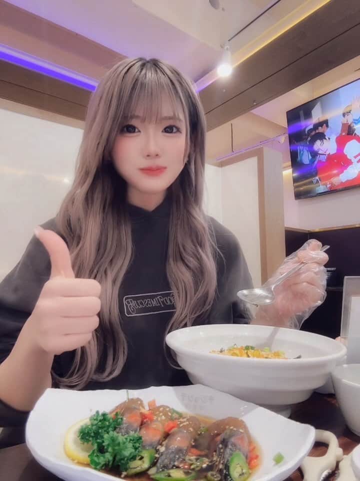雨宮みるきのインスタグラム：「韓国旅行食べる動画🤤🩷 美味しかった〜！ｱﾘｶﾞﾄｳ❤️‍🔥 #韓国料理 #韓国 #モッパン #もっぱん #雨宮みるき」