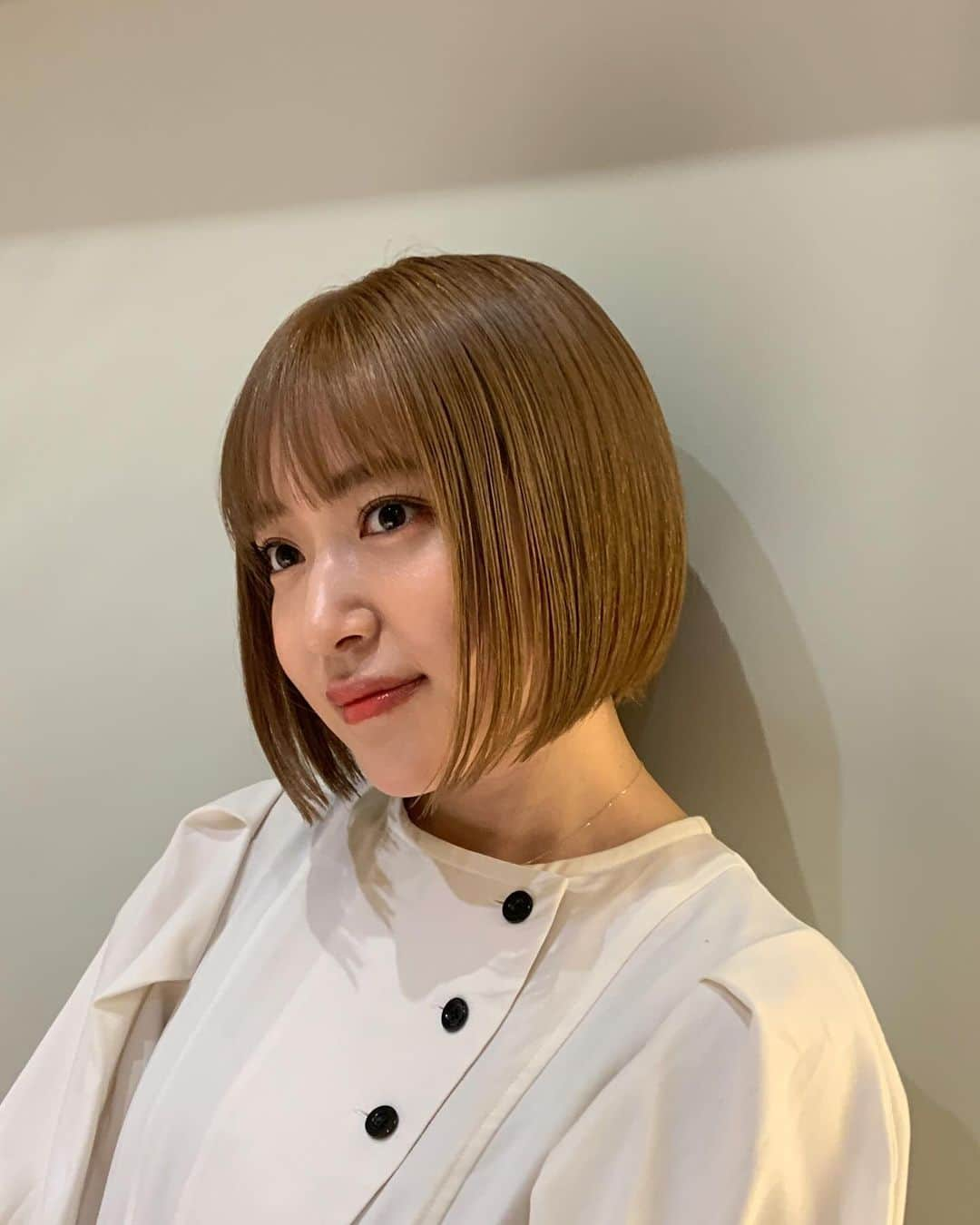 内田眞由美のインスタグラム：「ミルクティーベージュな感じに仕上げて頂きました🧋明日が楽しみだだだ！」