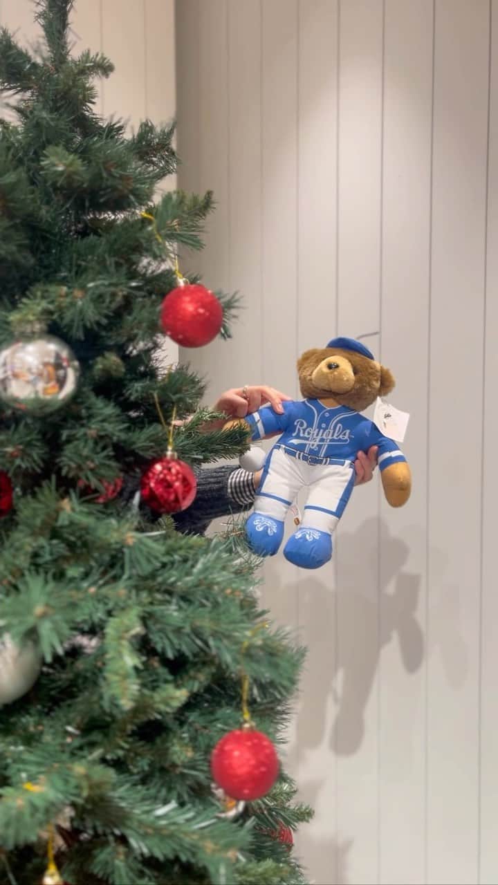 ビームスボーイ原宿のインスタグラム：「.  BEAMS BOY GIFT SHOP 2023.12.8(FRI)〜12.25(MON)  . －－－－－－－－－－－－－－－－－－－－－－－ いつもご覧頂き誠にありがとうございます。  現在、ビームス ボーイ 原宿にてBEAMS BOY GIFT SHOPを開催しております。  詳しくは12/7(THU)スタッフ長岡、12/8(FRI)スタッフ黒澤のブログをご覧くださいませ。 .  ビームス ボーイ 原宿 －－－－－－－－－－－－－－－－－－－－－－－ . Information:03-5770-5550  . #beams	 #beamsboy	 #ビームス	 #ビームスボーイ	 #tokyo	 #harajuku	 #beamsboyharajuku」
